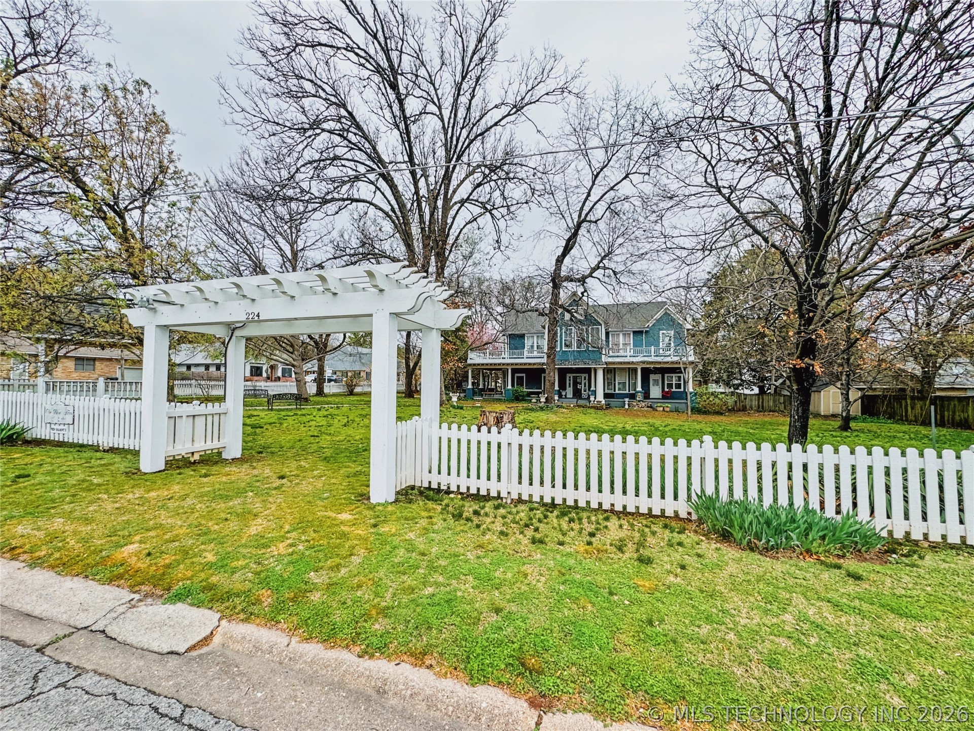 224 W Chickasaw Street Property Photo 96