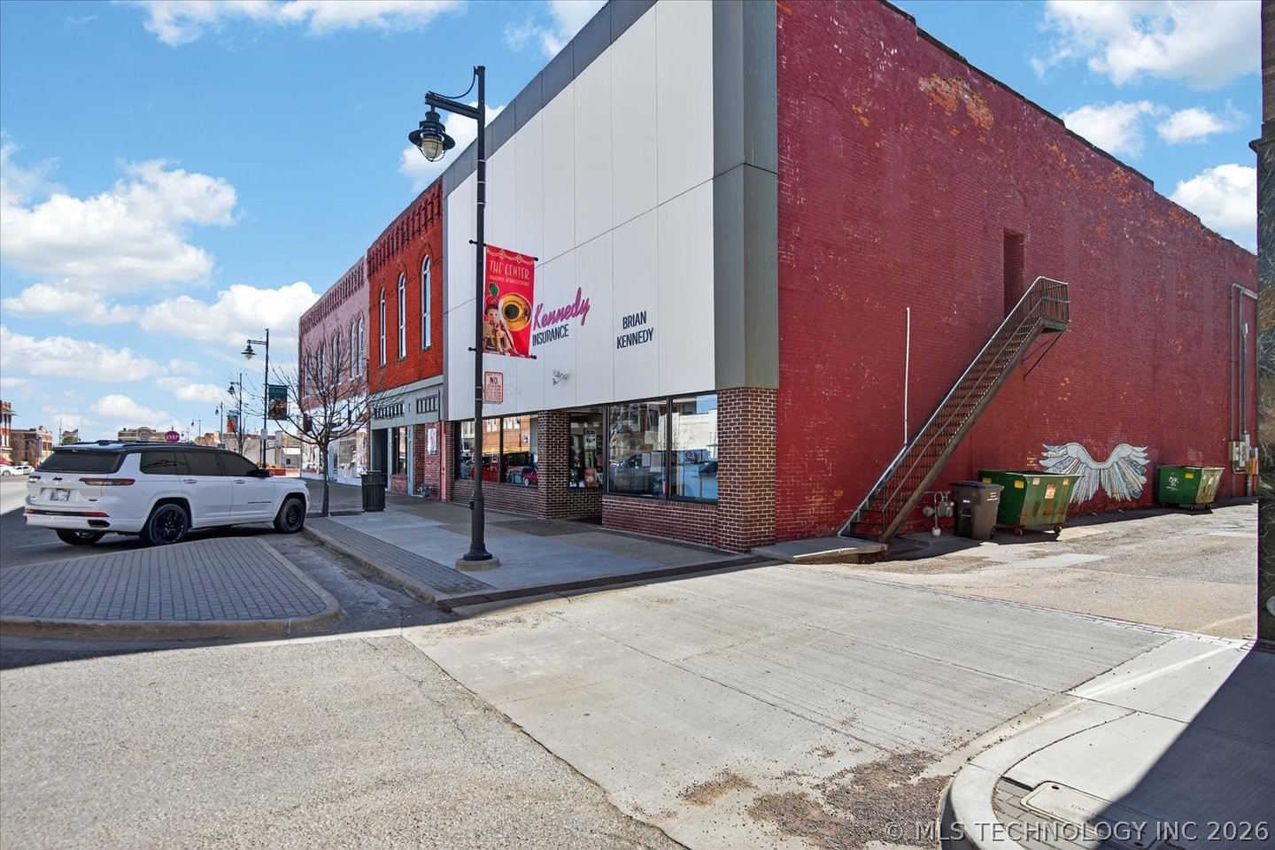 111 Se Frank Phillips Boulevard Property Photo 2