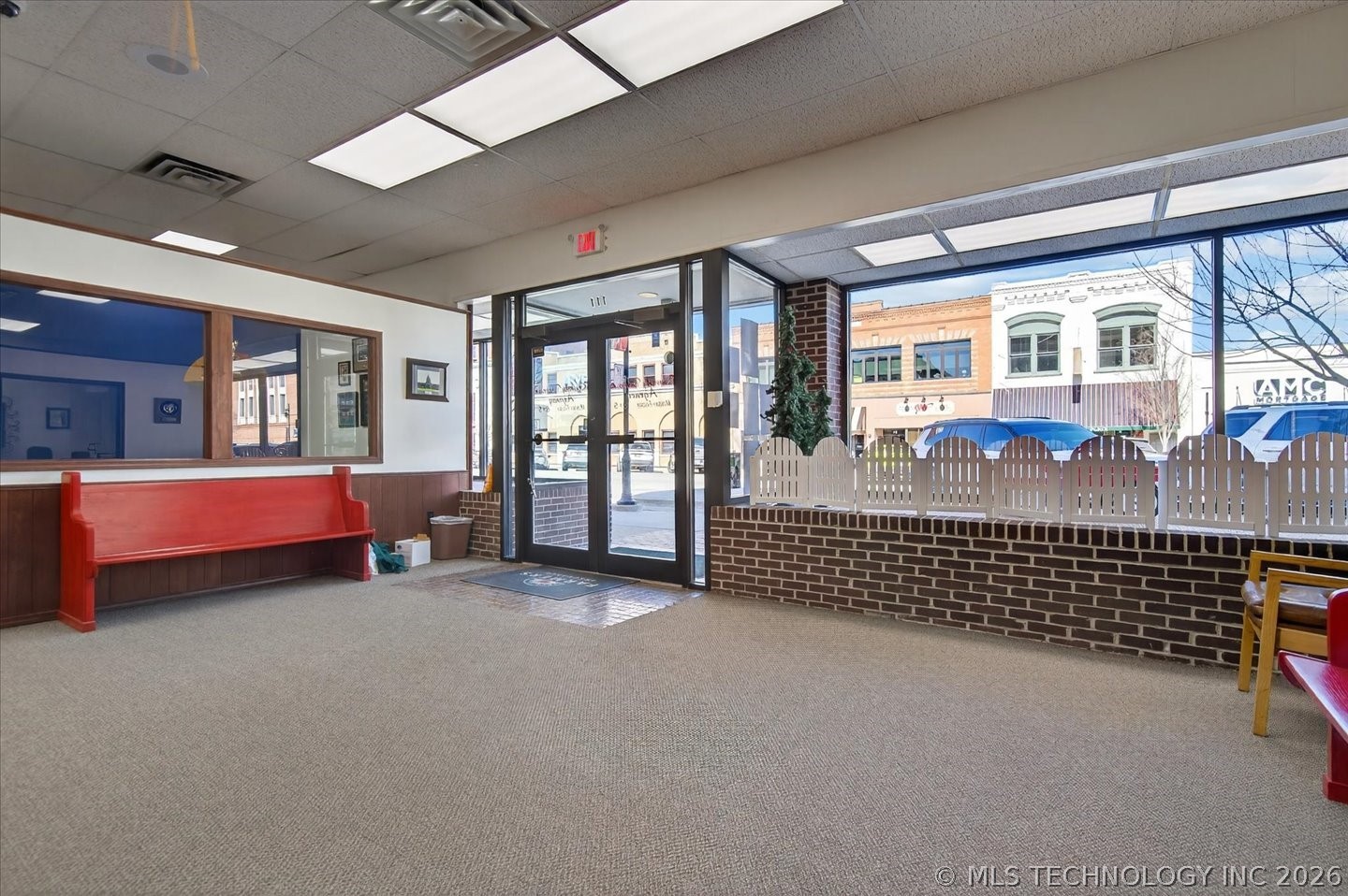 111 Se Frank Phillips Boulevard Property Photo 5