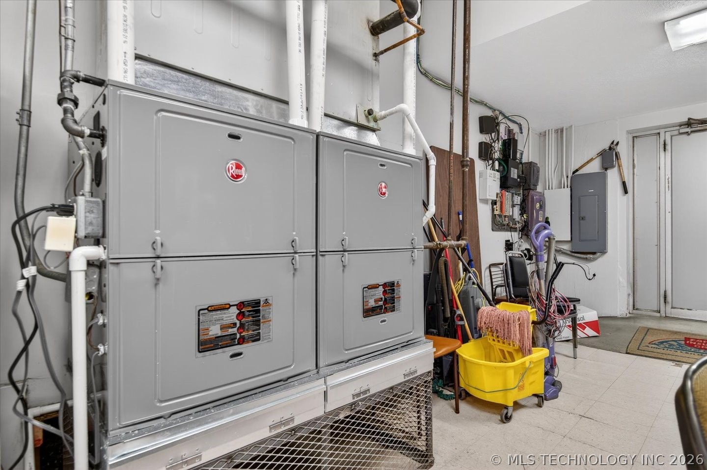 111 Se Frank Phillips Boulevard Property Photo 15