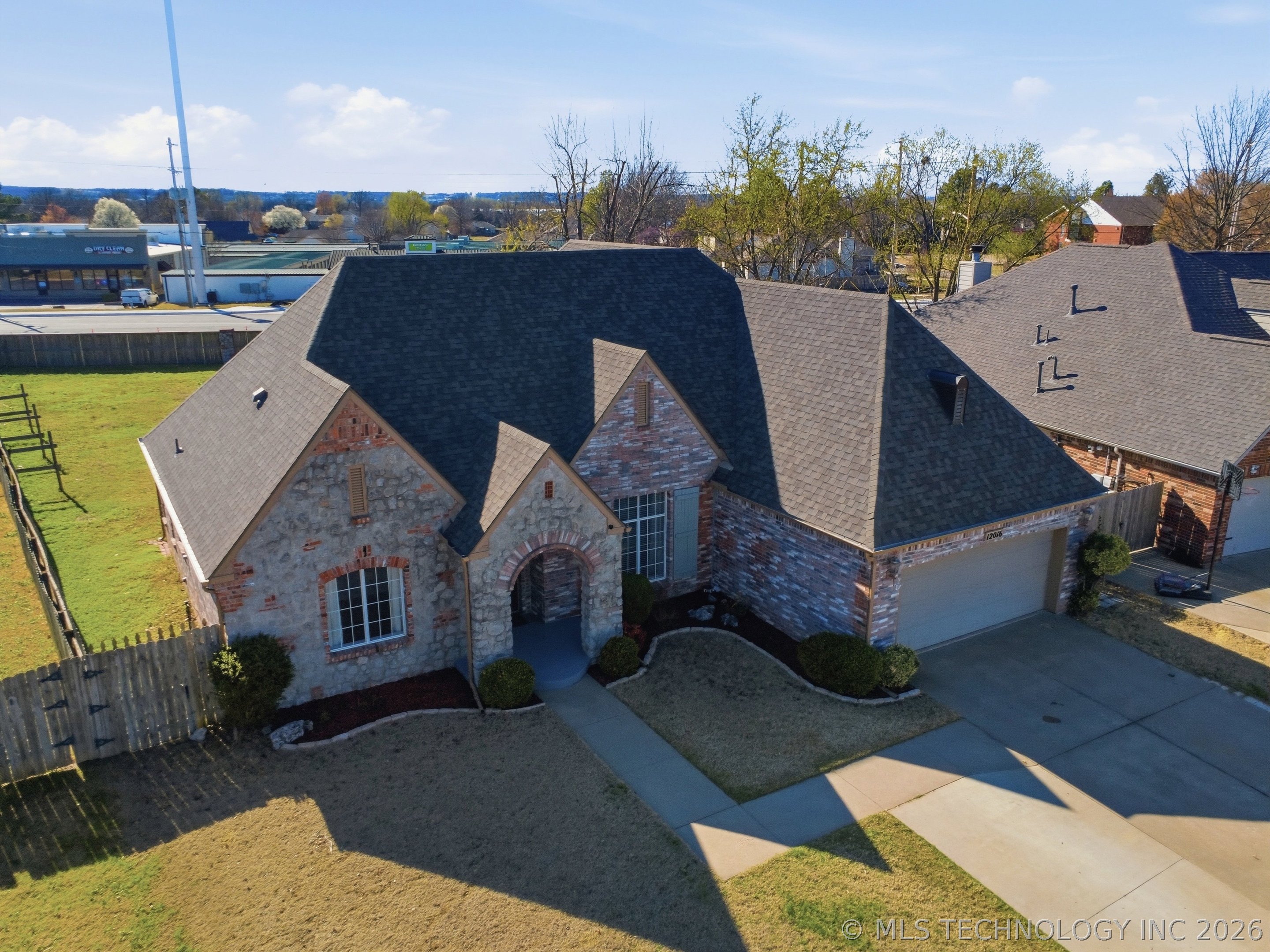 12016 S Date Avenue Property Photo 3