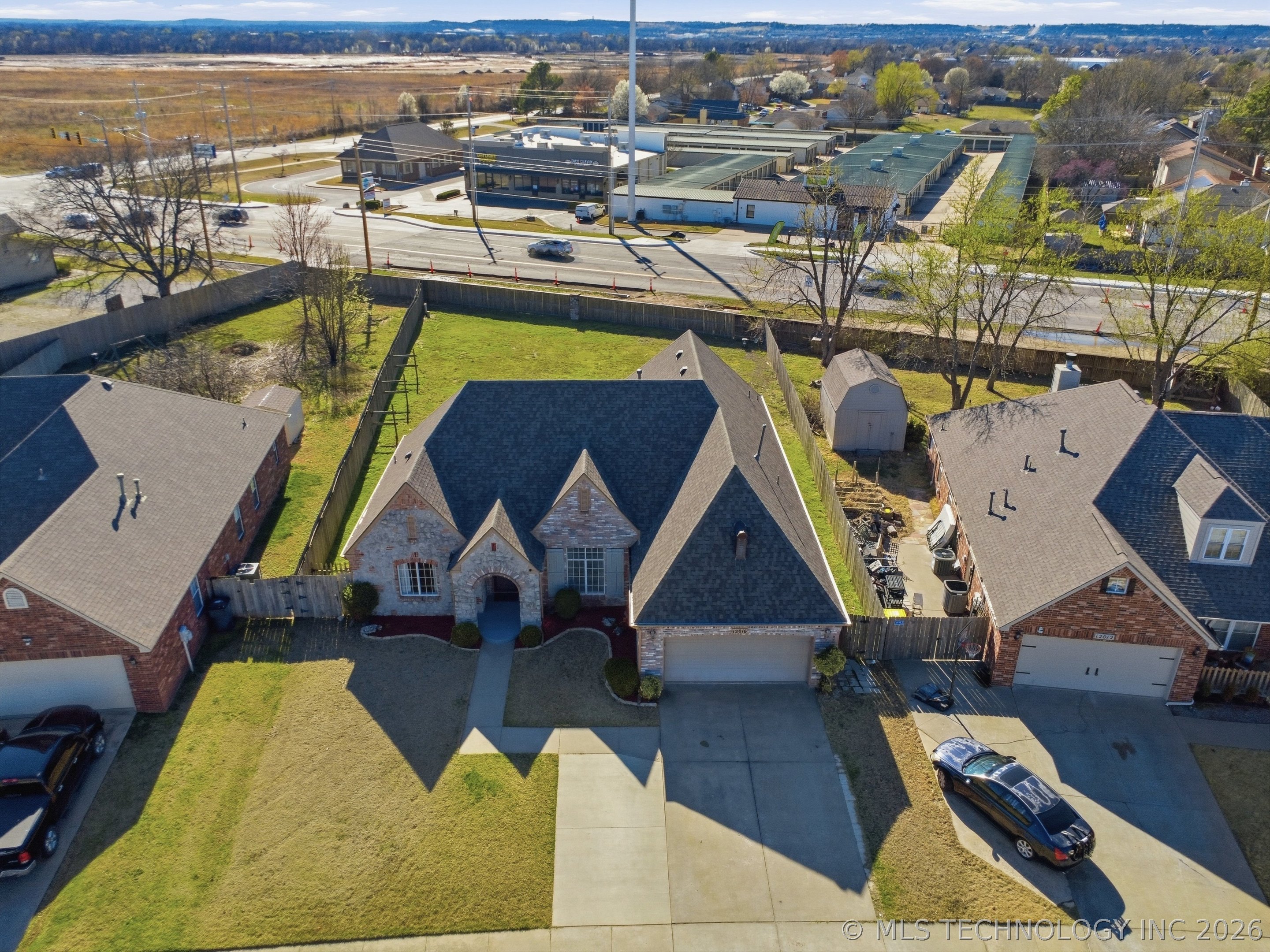 12016 S Date Avenue Property Photo 4