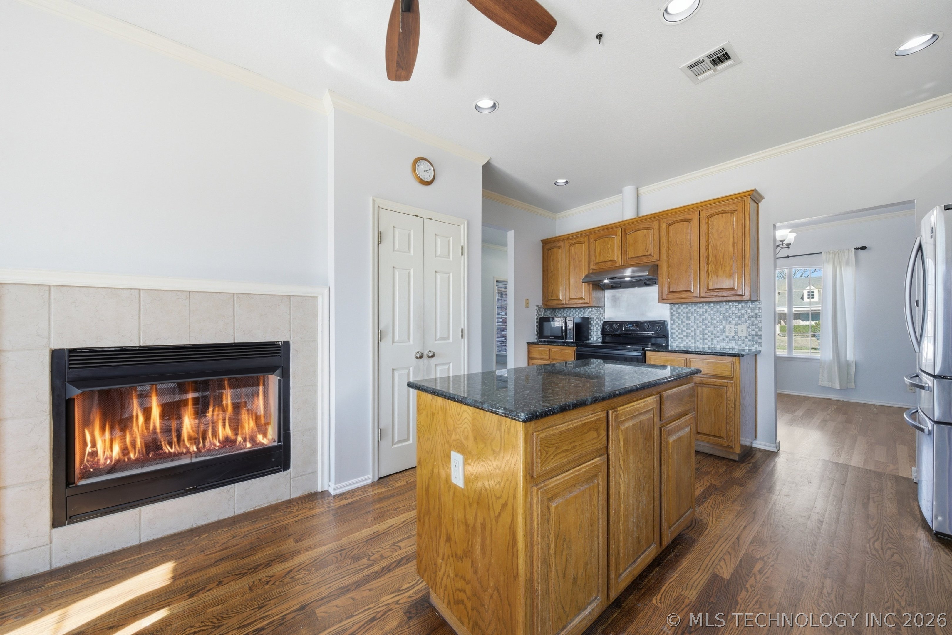 12016 S Date Avenue Property Photo 7