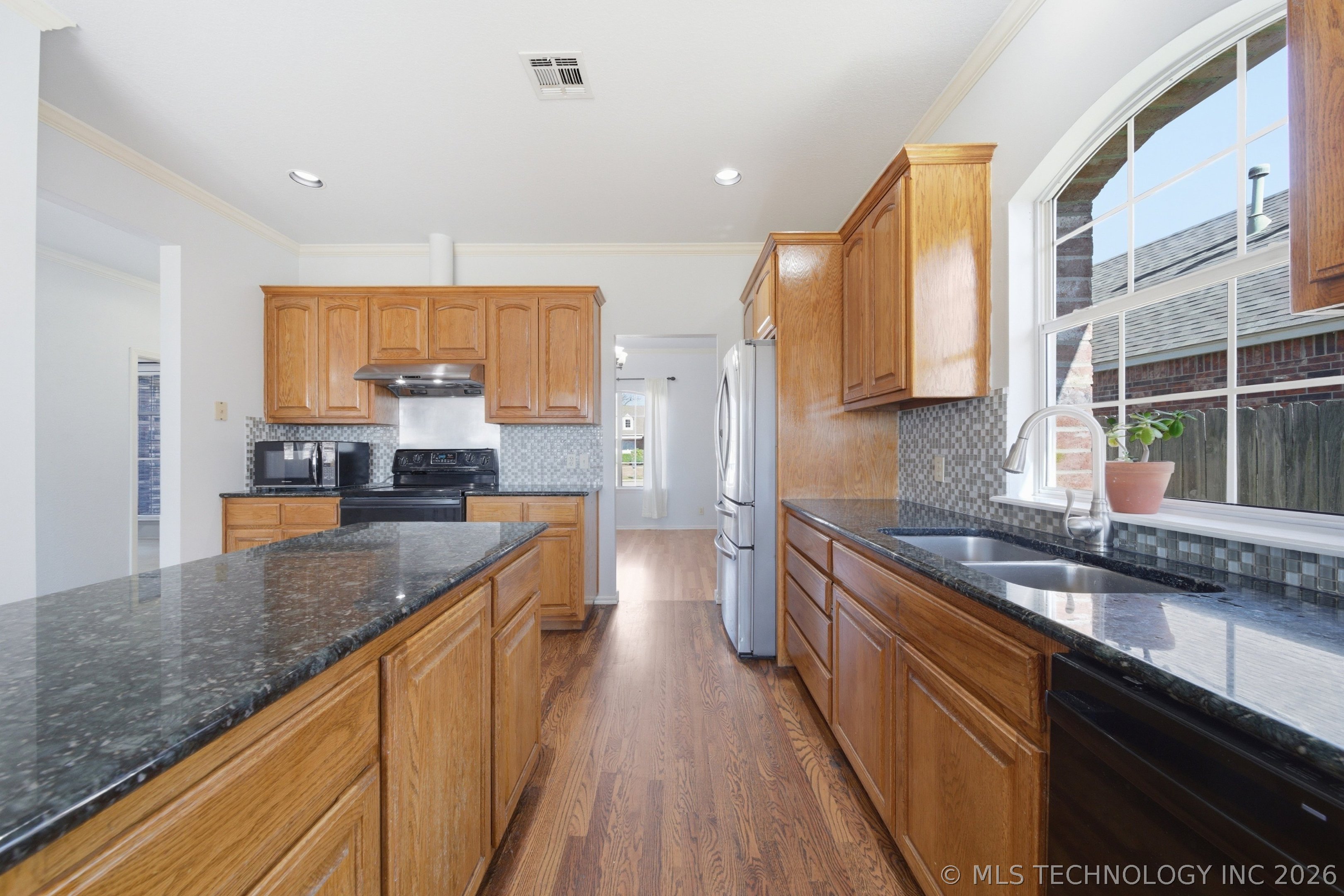 12016 S Date Avenue Property Photo 14
