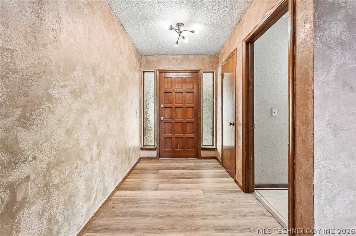 6637 S 93rd East Avenue Property Photo 4