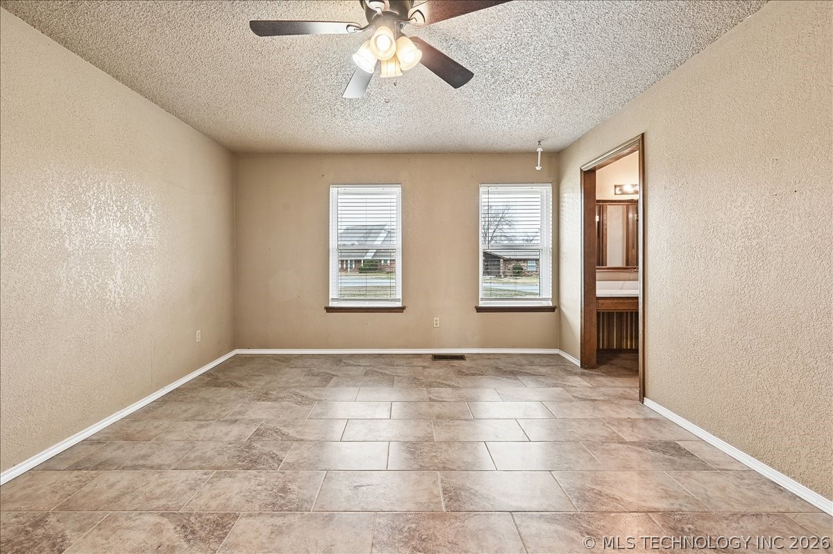 6637 S 93rd East Avenue Property Photo 16