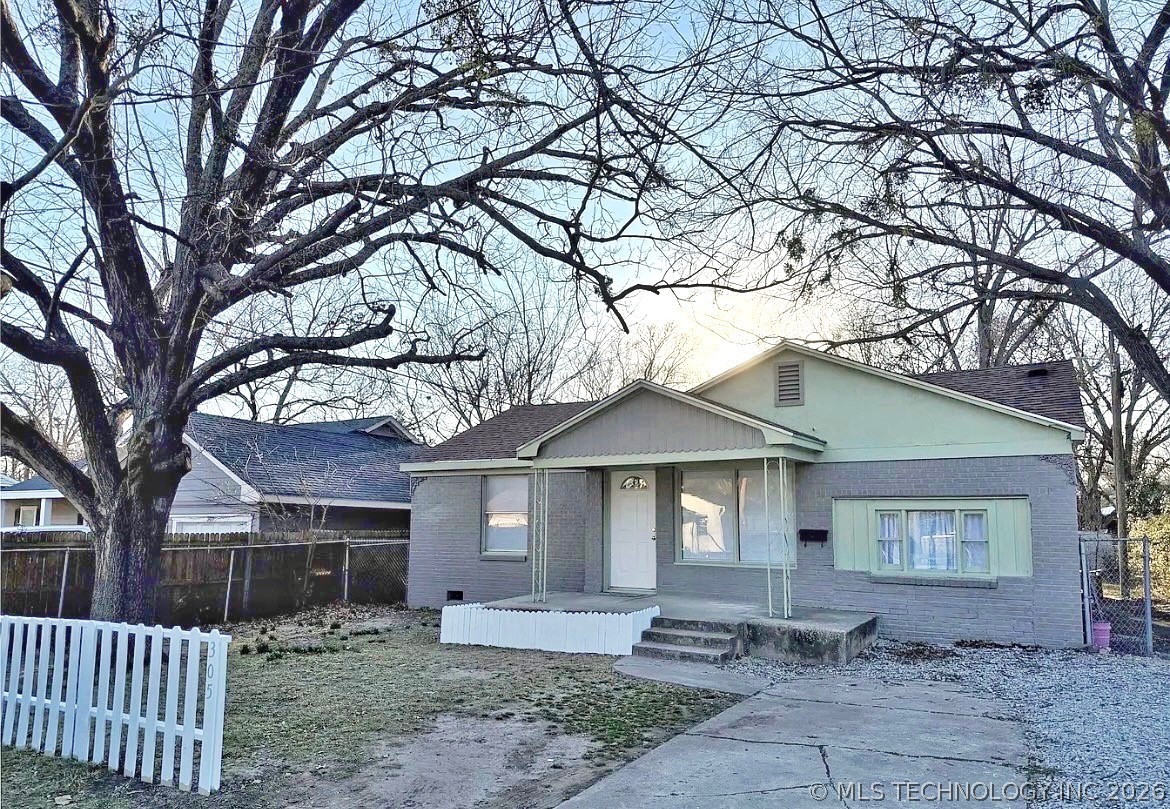 305 P SW Property Photo 1