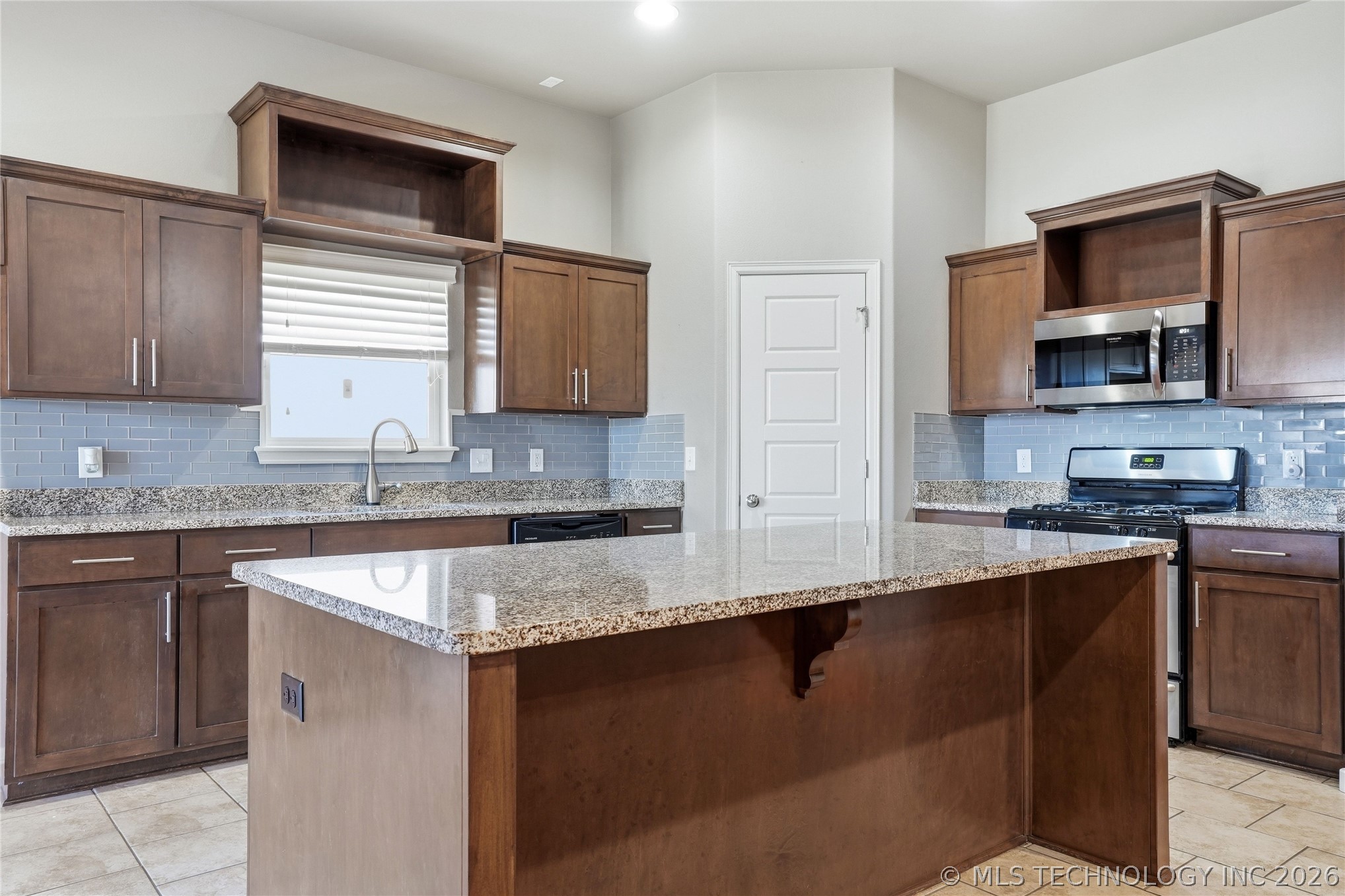 7314 S Laurel Place Property Photo 8