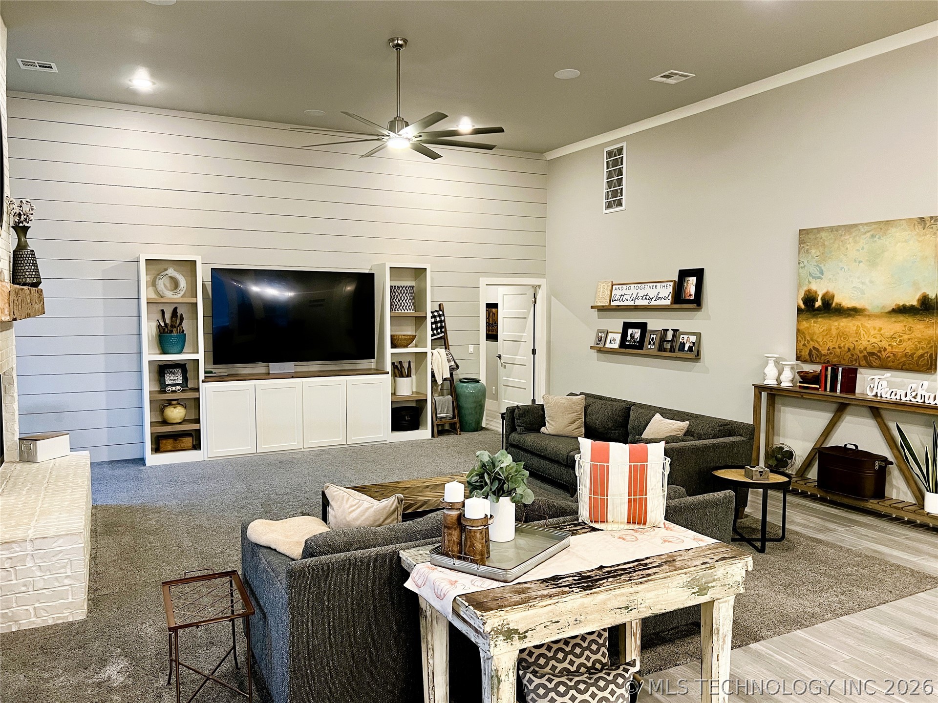 7716 N Harvard Avenue Property Photo 3