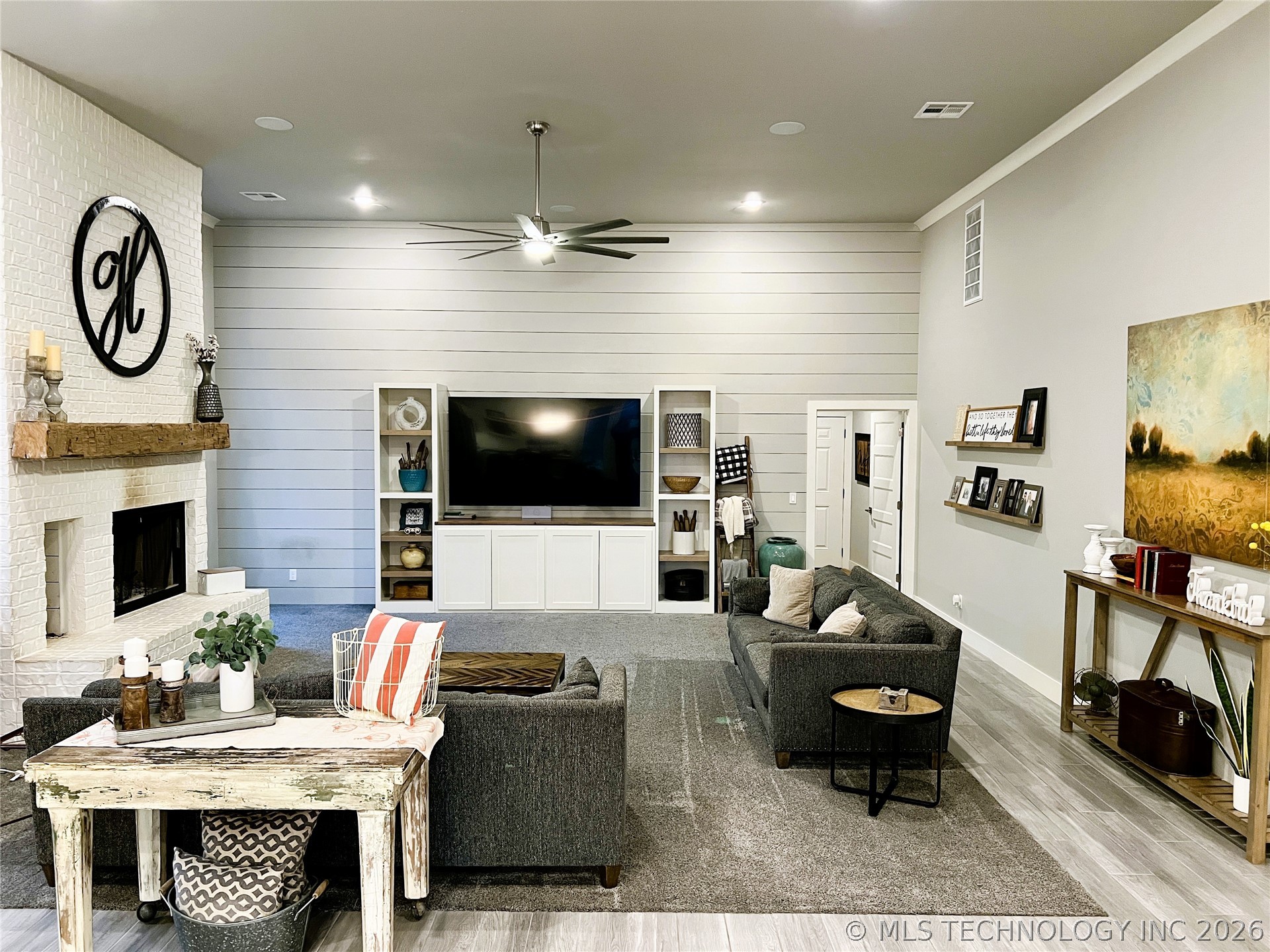 7716 N Harvard Avenue Property Photo 5