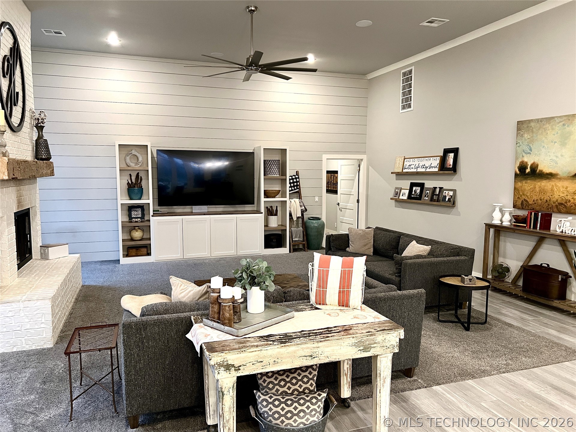 7716 N Harvard Avenue Property Photo 6