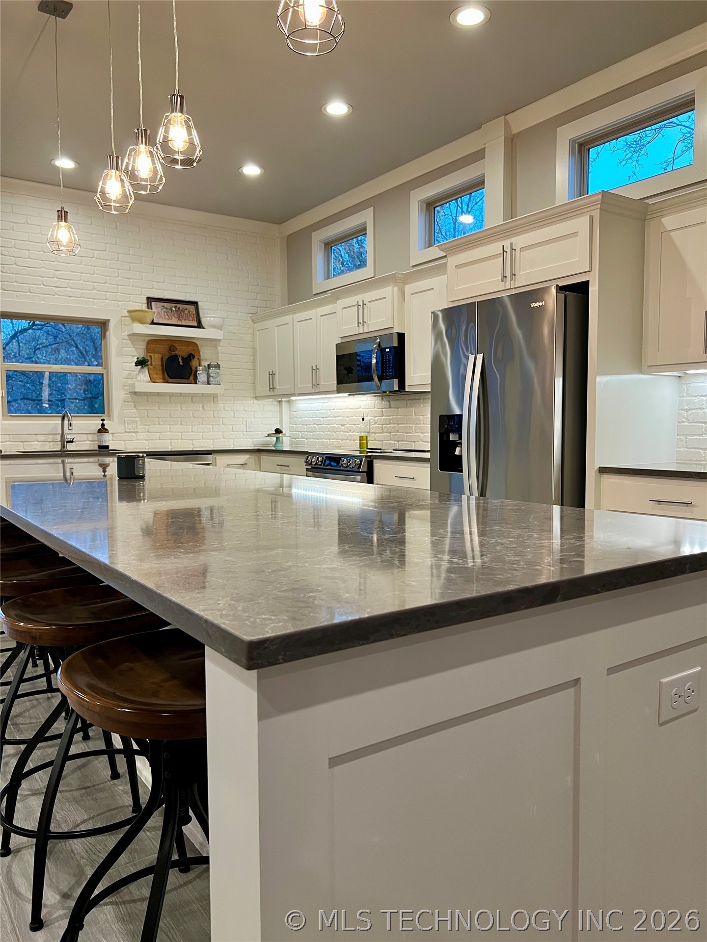 7716 N Harvard Avenue Property Photo 10