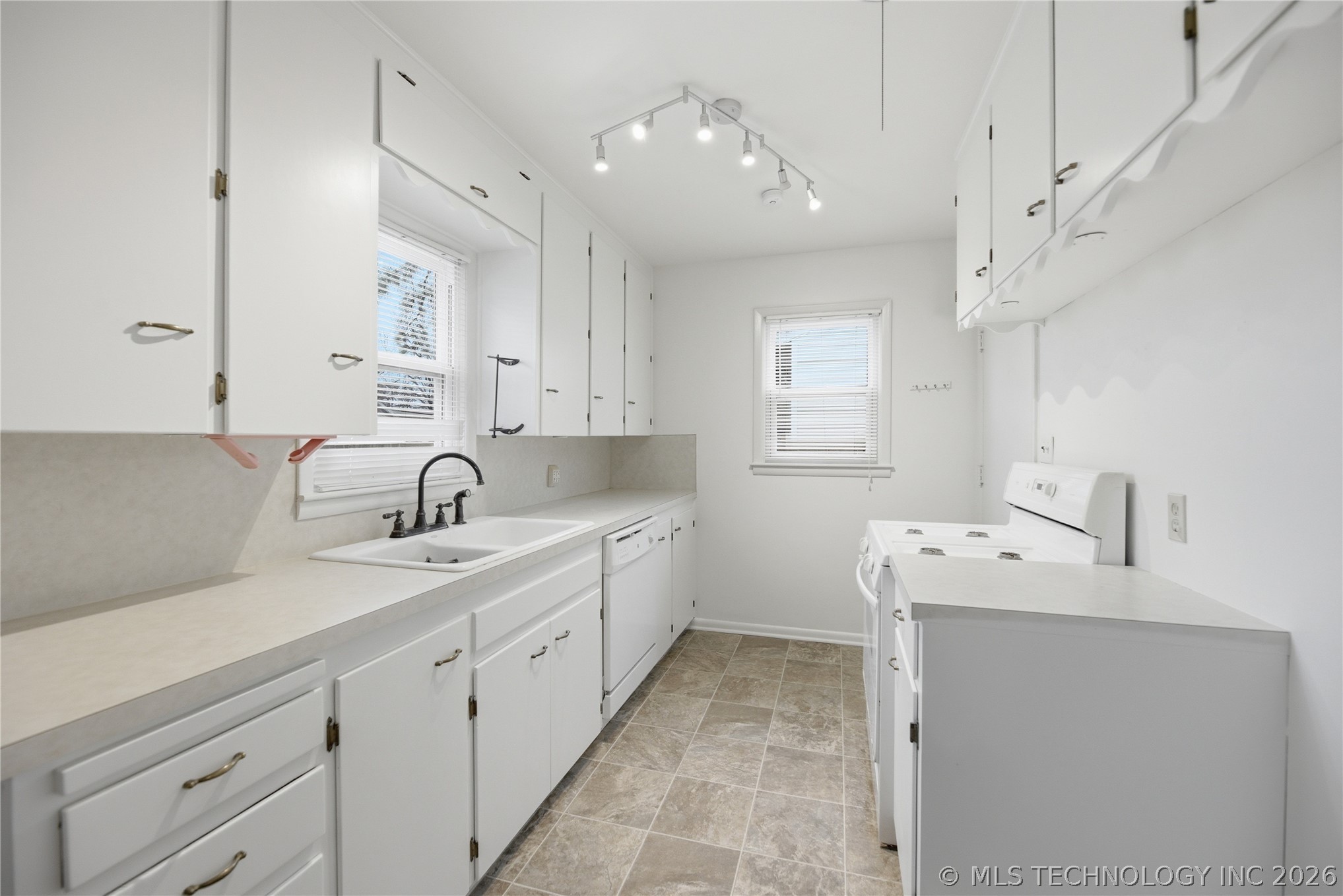 5530 S Boston Place Property Photo 9