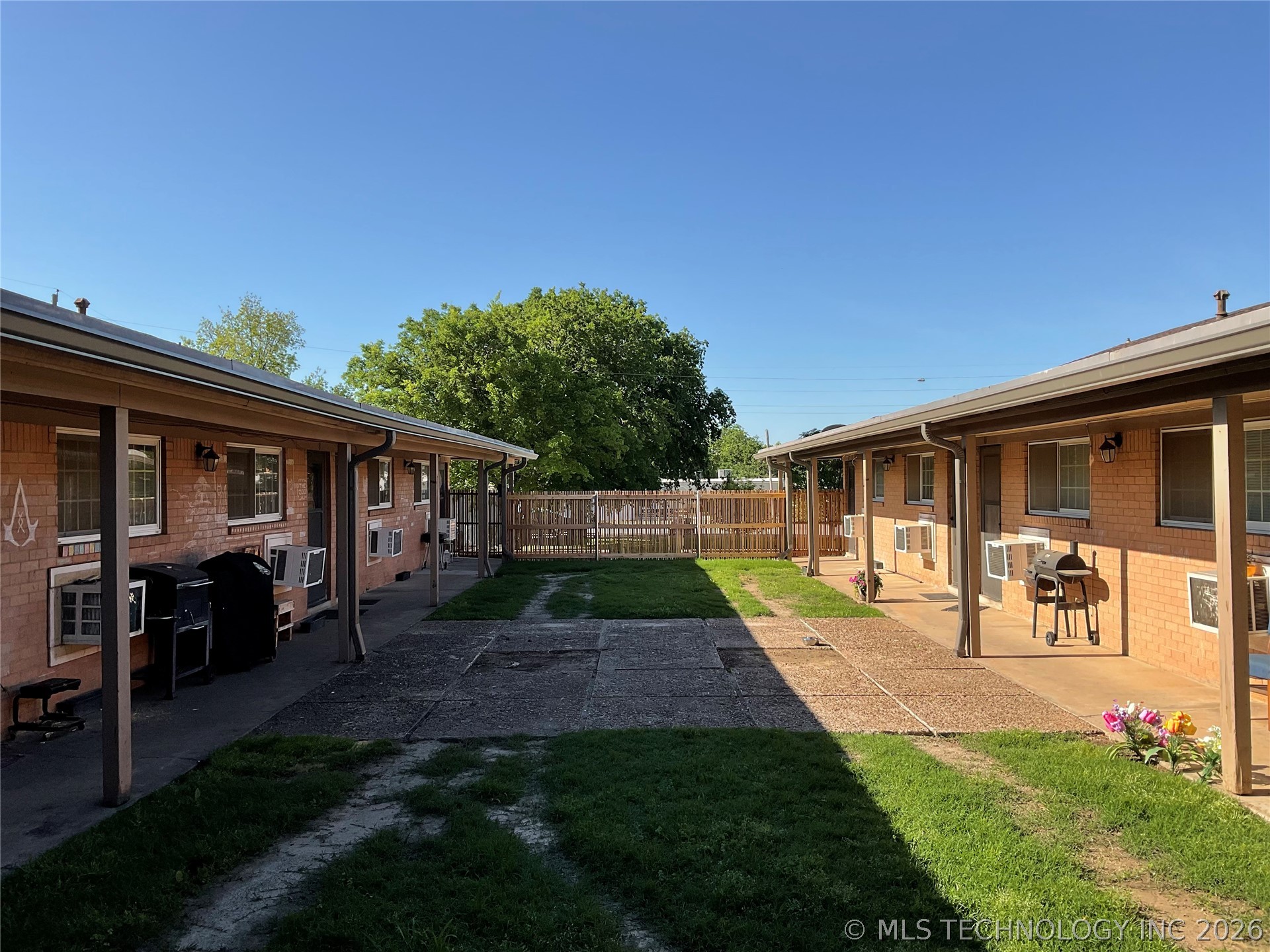 1809 E 2nd Street 11 Property Photo 2
