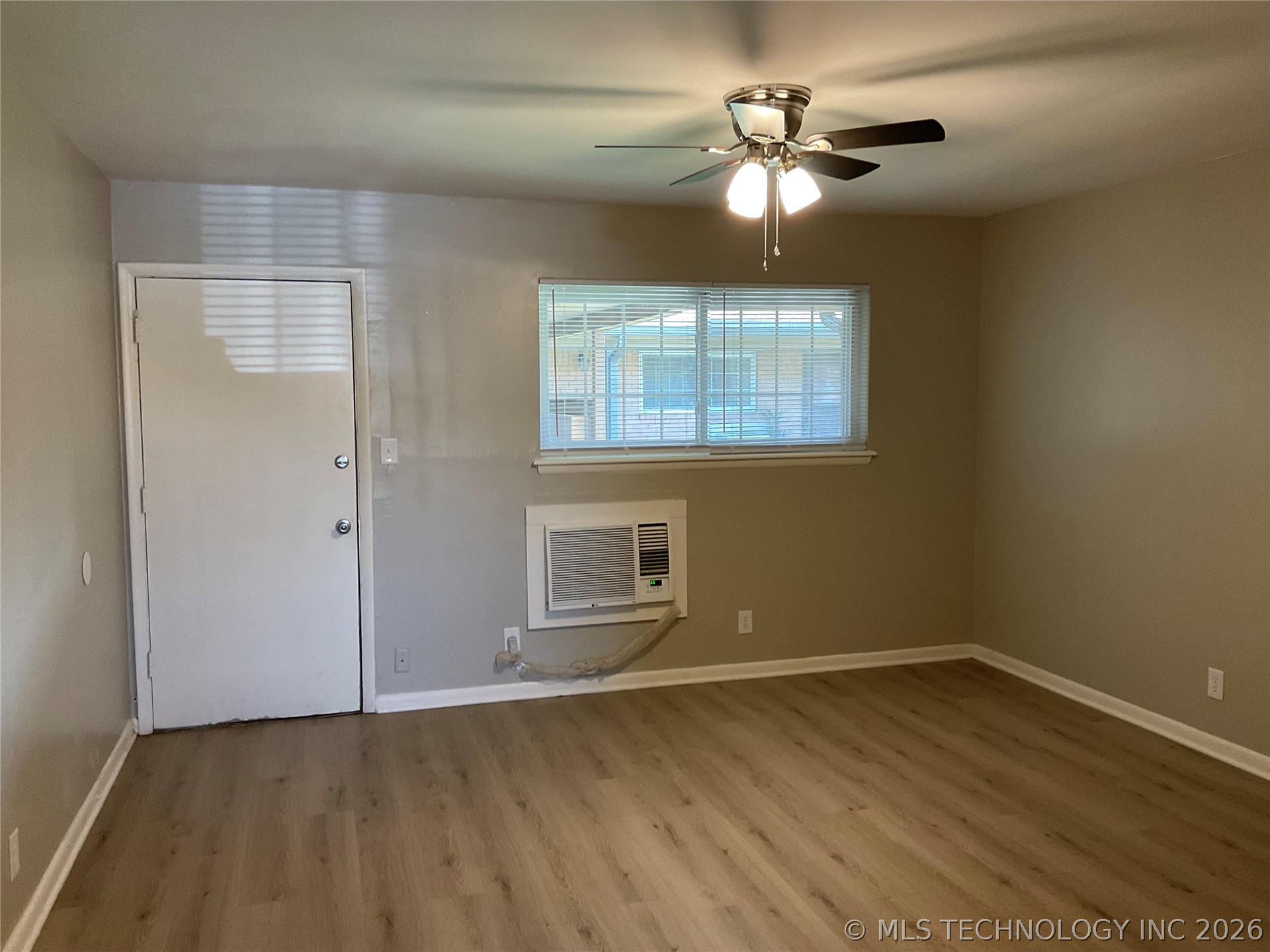 1809 E 2nd Street 11 Property Photo 3