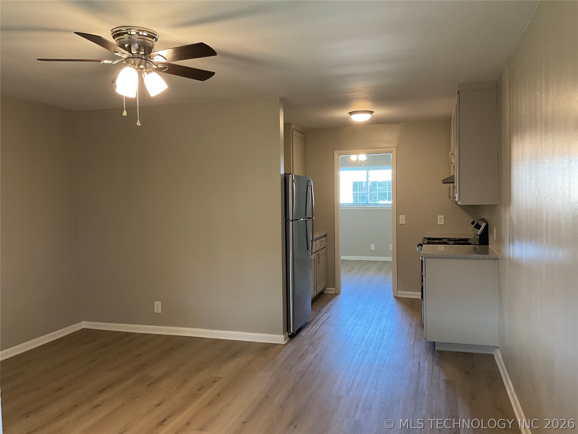 1809 E 2nd Street 11 Property Photo 4