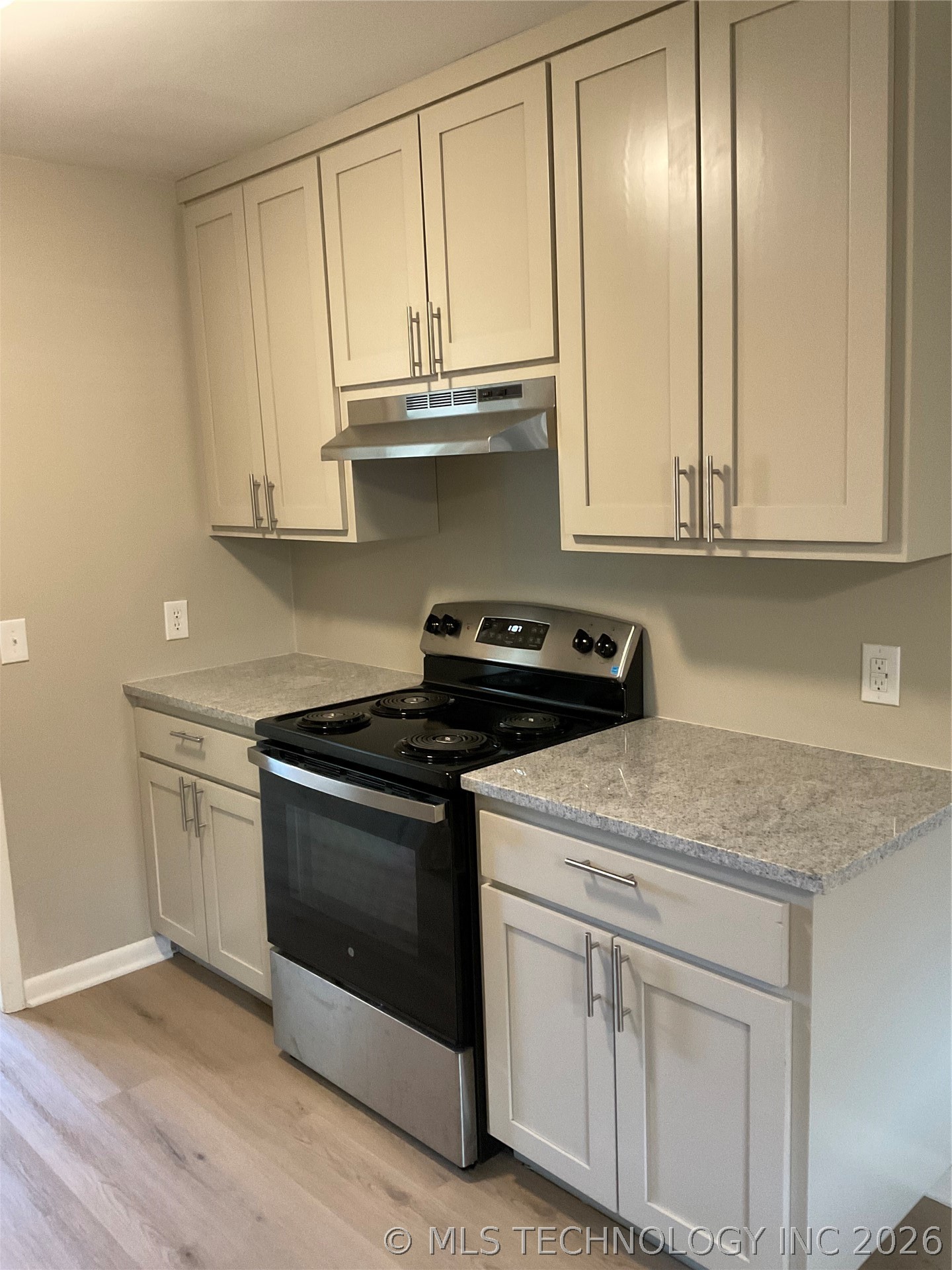 1809 E 2nd Street 11 Property Photo 5