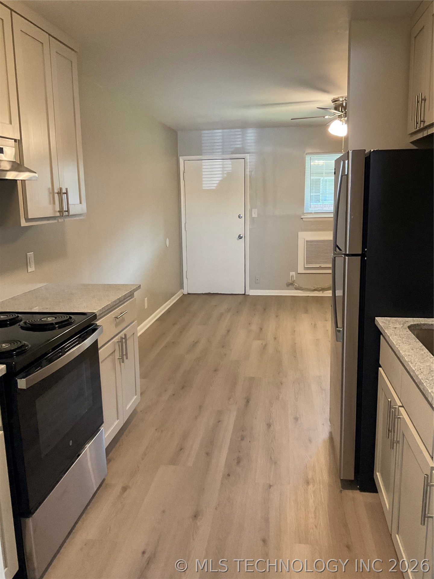 1809 E 2nd Street 11 Property Photo 7