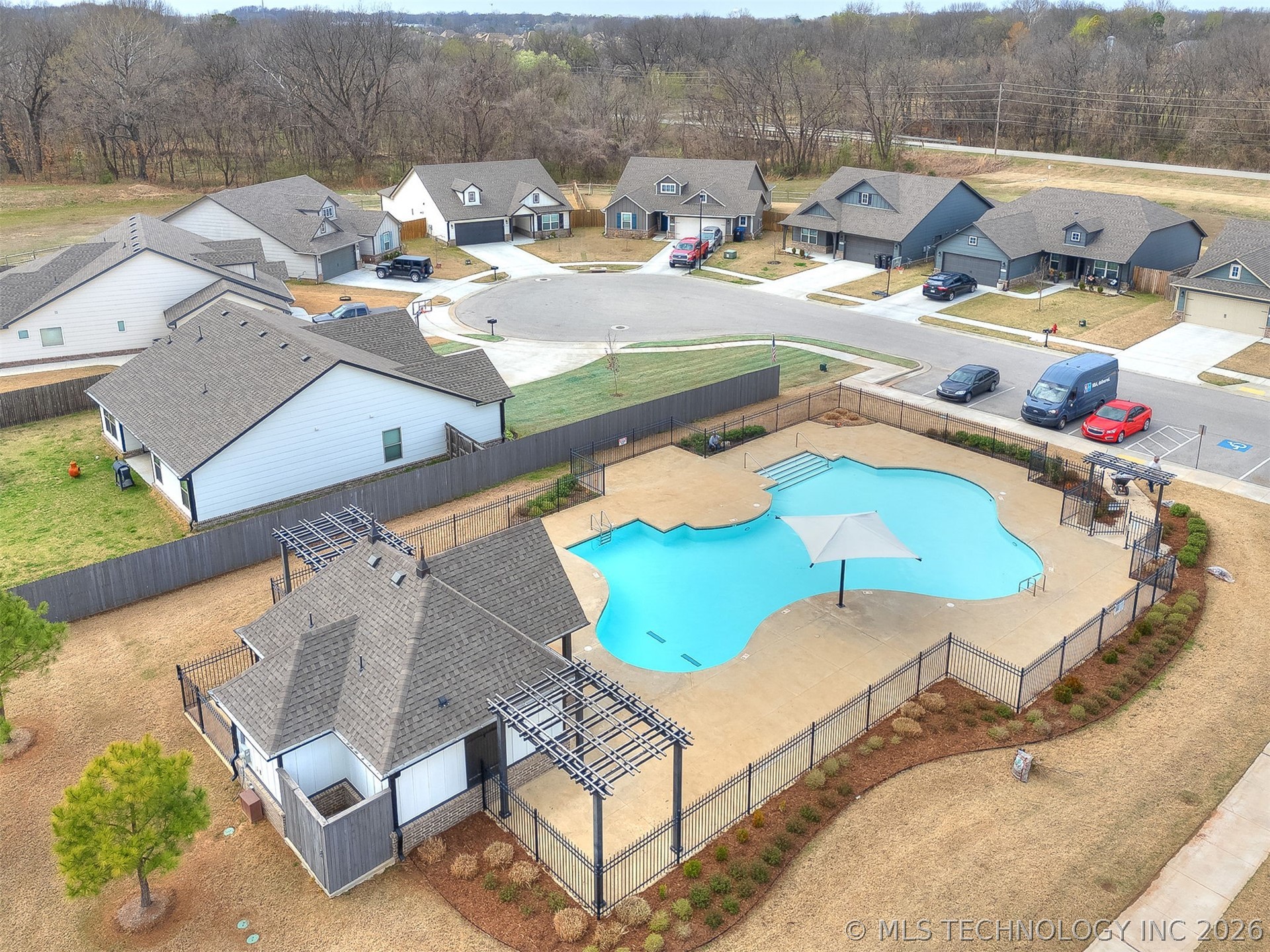 1825 E Winston Street Property Photo 2