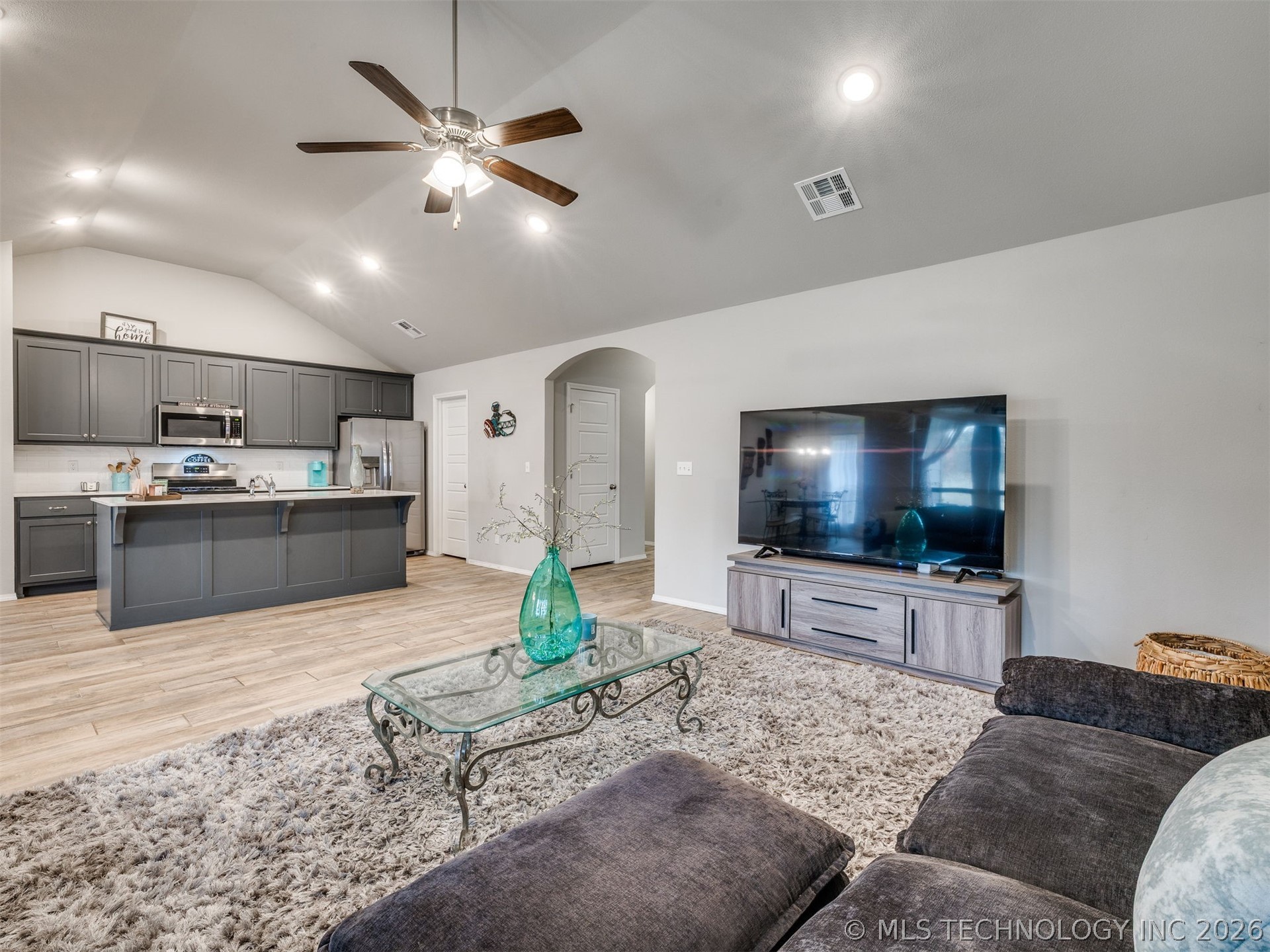 1825 E Winston Street Property Photo 6