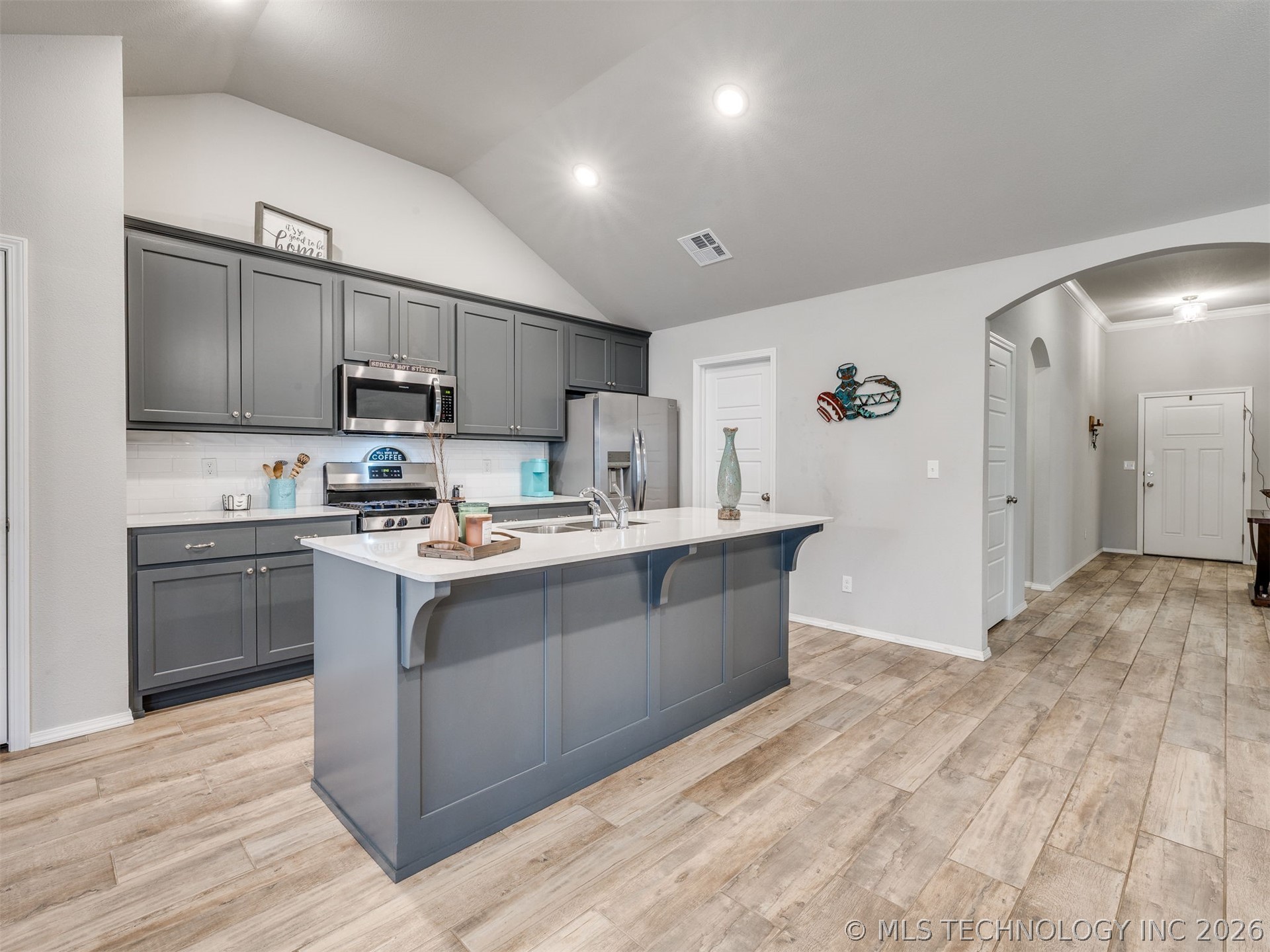1825 E Winston Street Property Photo 10