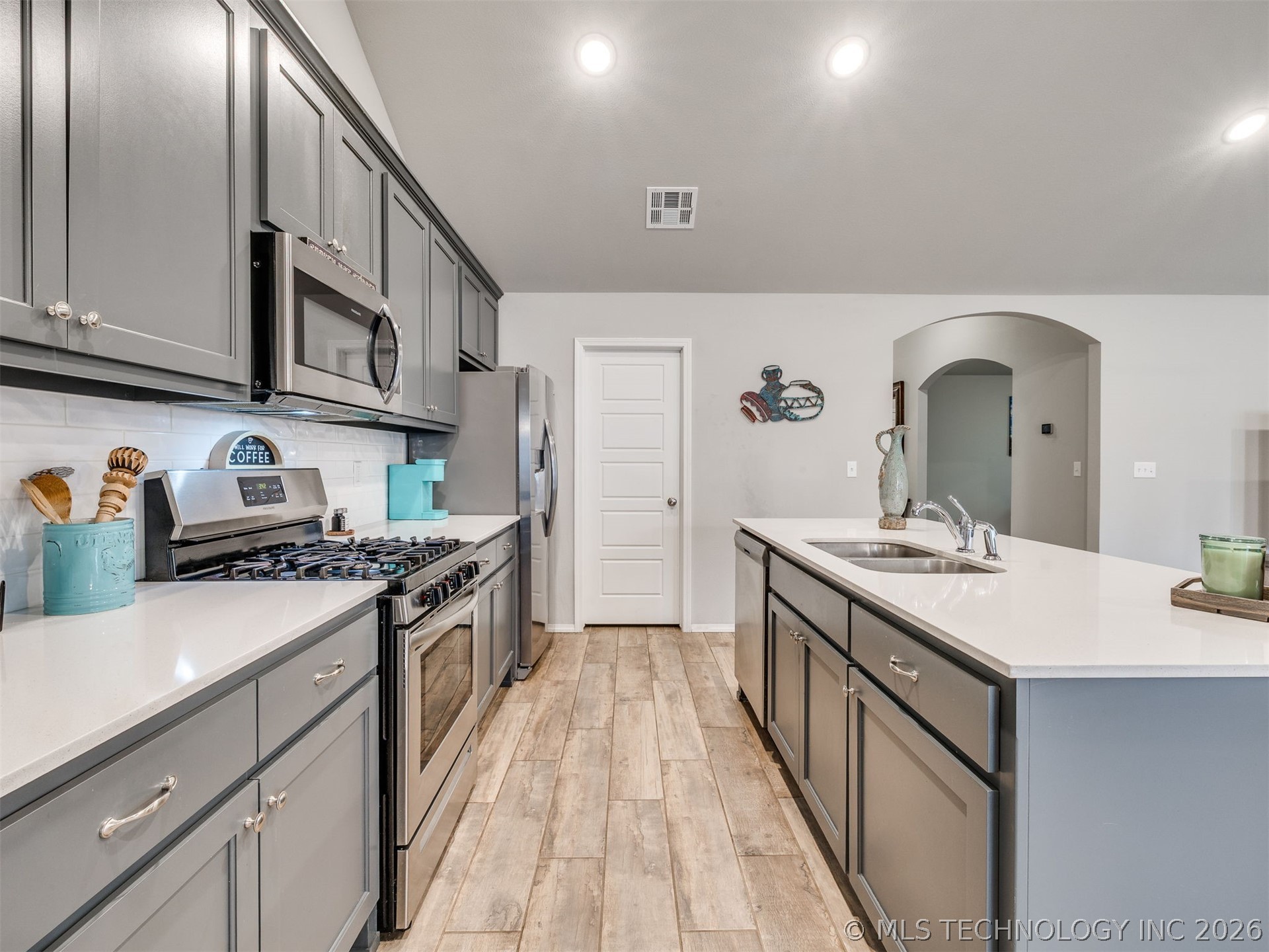 1825 E Winston Street Property Photo 11