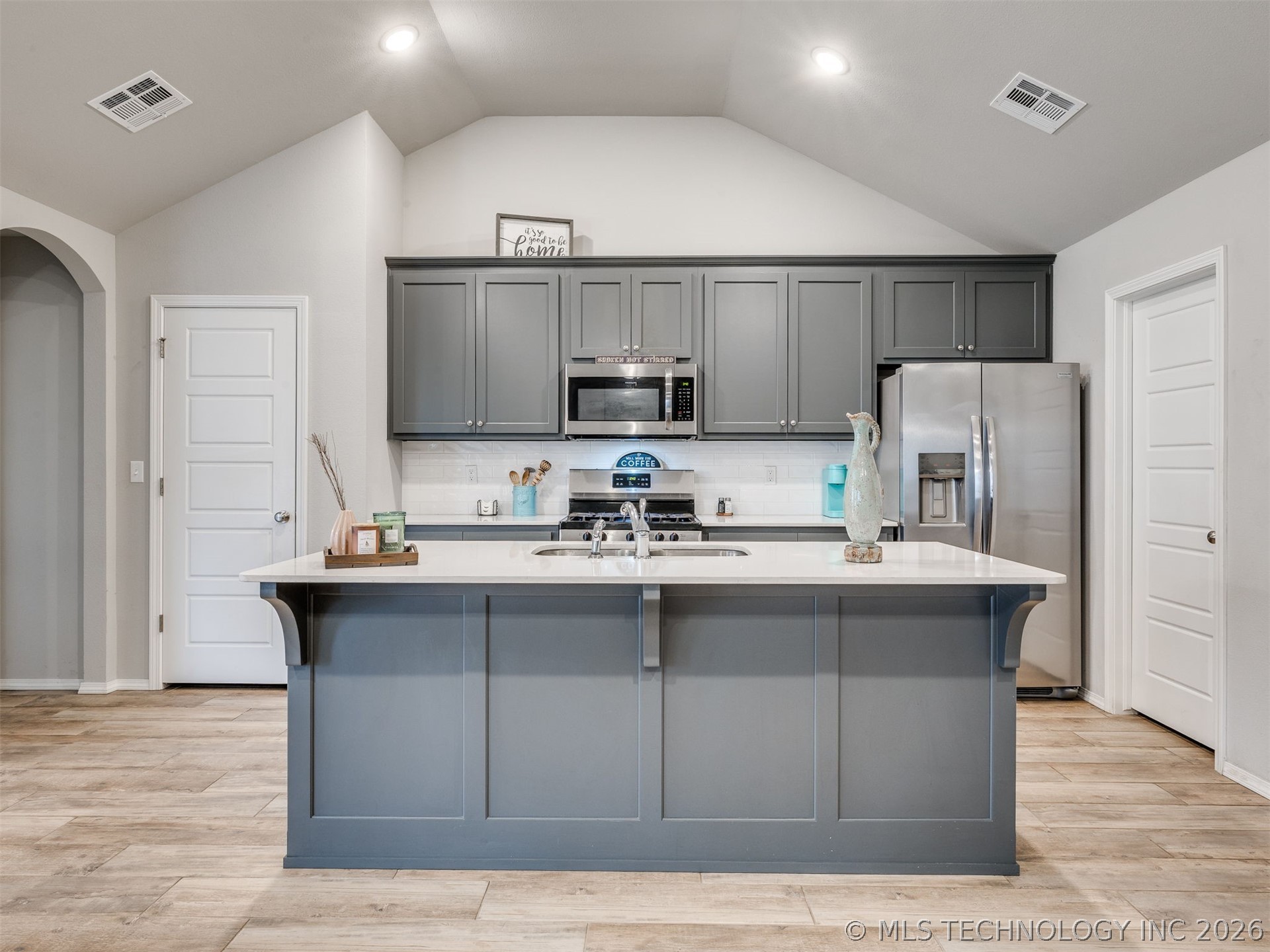 1825 E Winston Street Property Photo 12