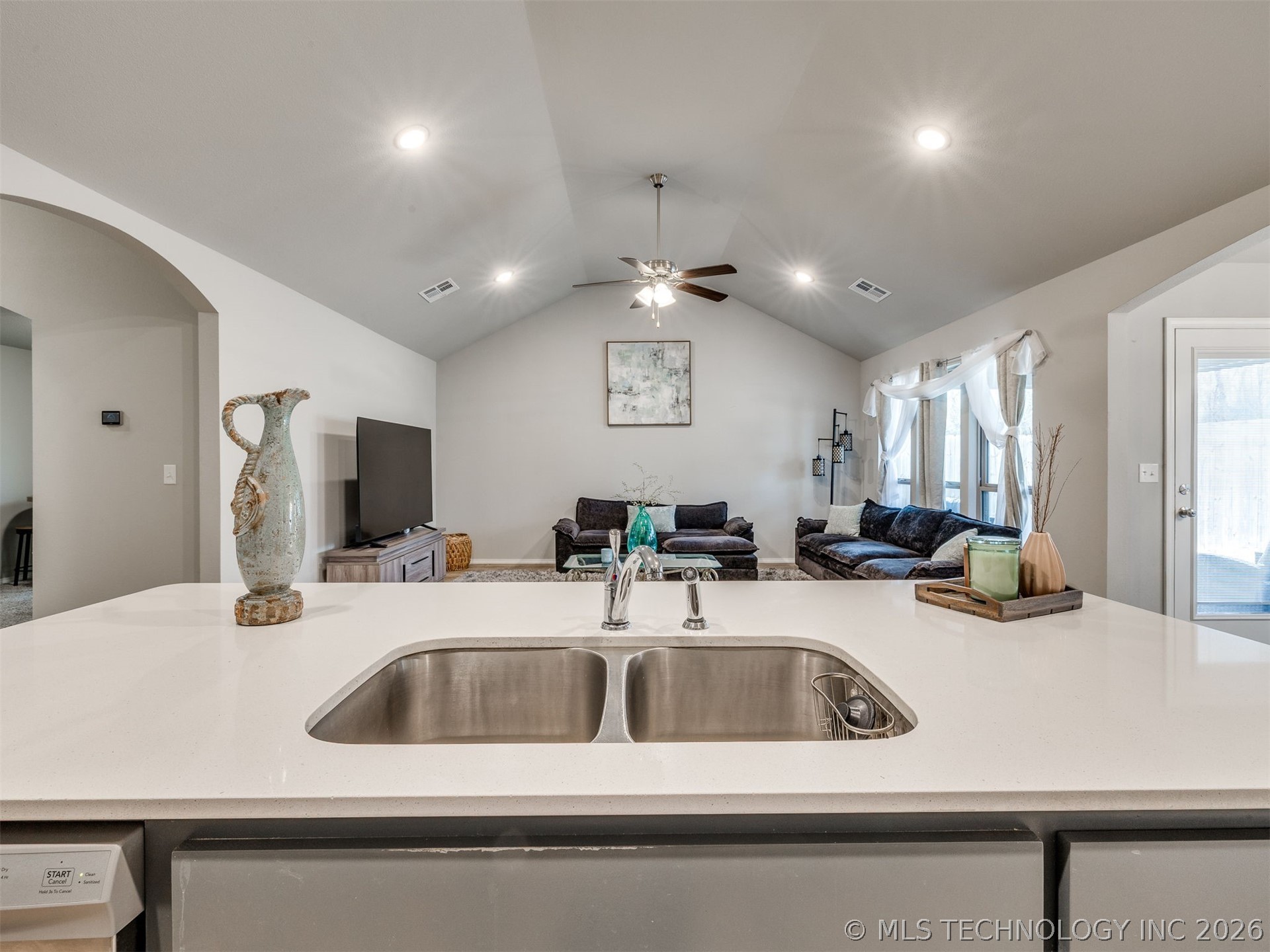1825 E Winston Street Property Photo 13