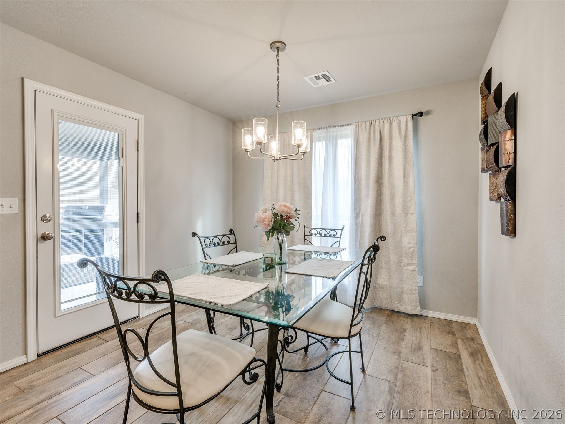 1825 E Winston Street Property Photo 19