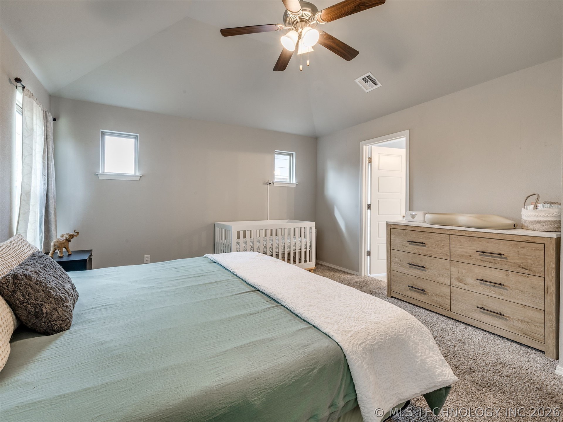 1825 E Winston Street Property Photo 24