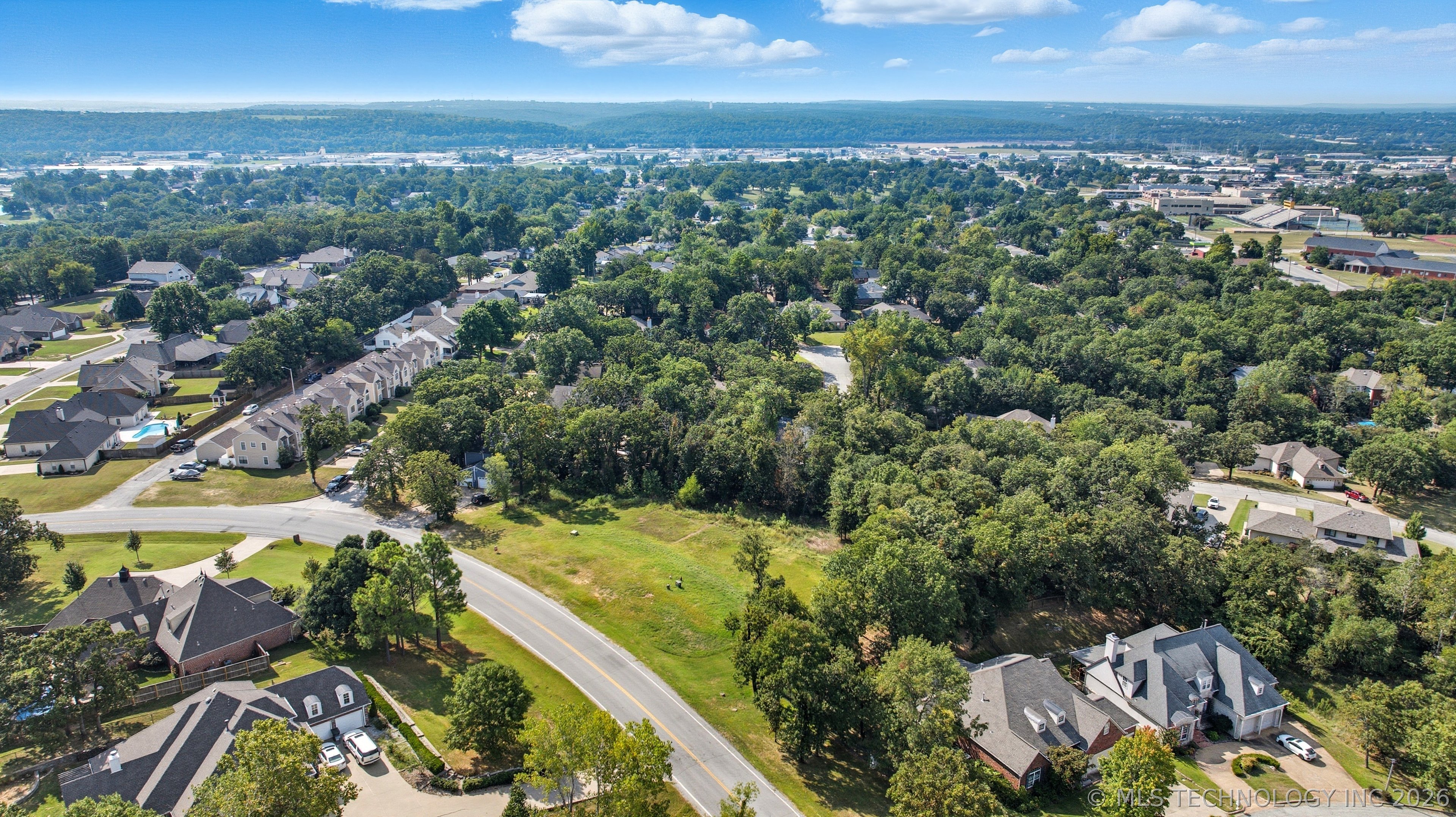 718 E Old North Road Property Photo 3