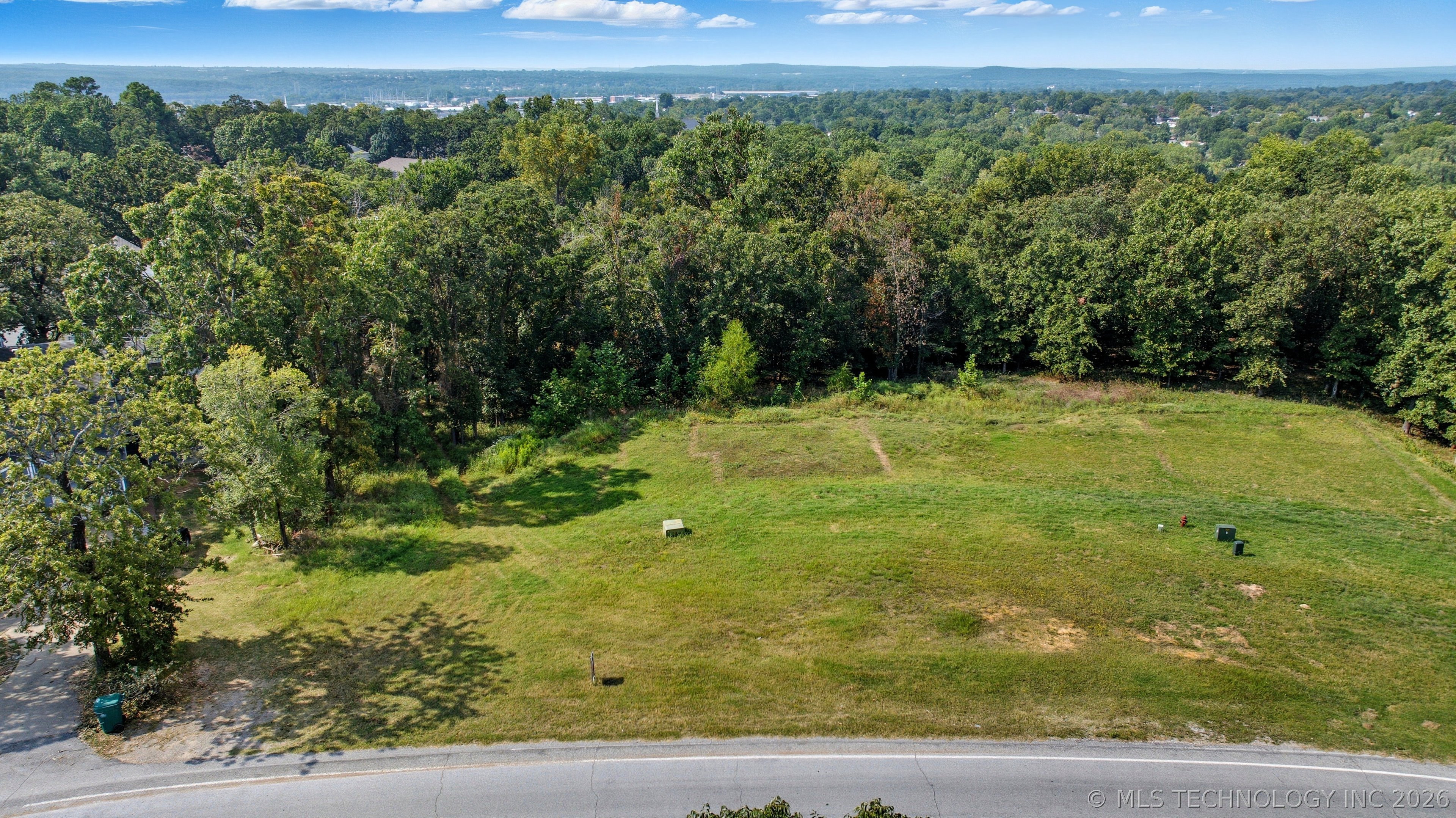 718 E Old North Road Property Photo 5