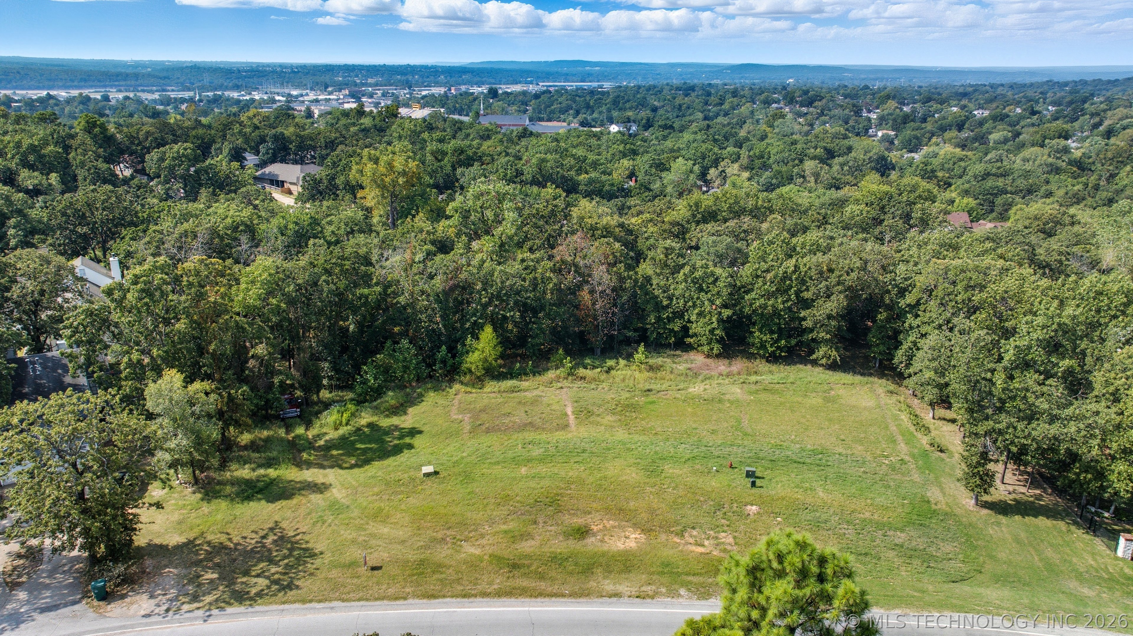 718 E Old North Road Property Photo 7