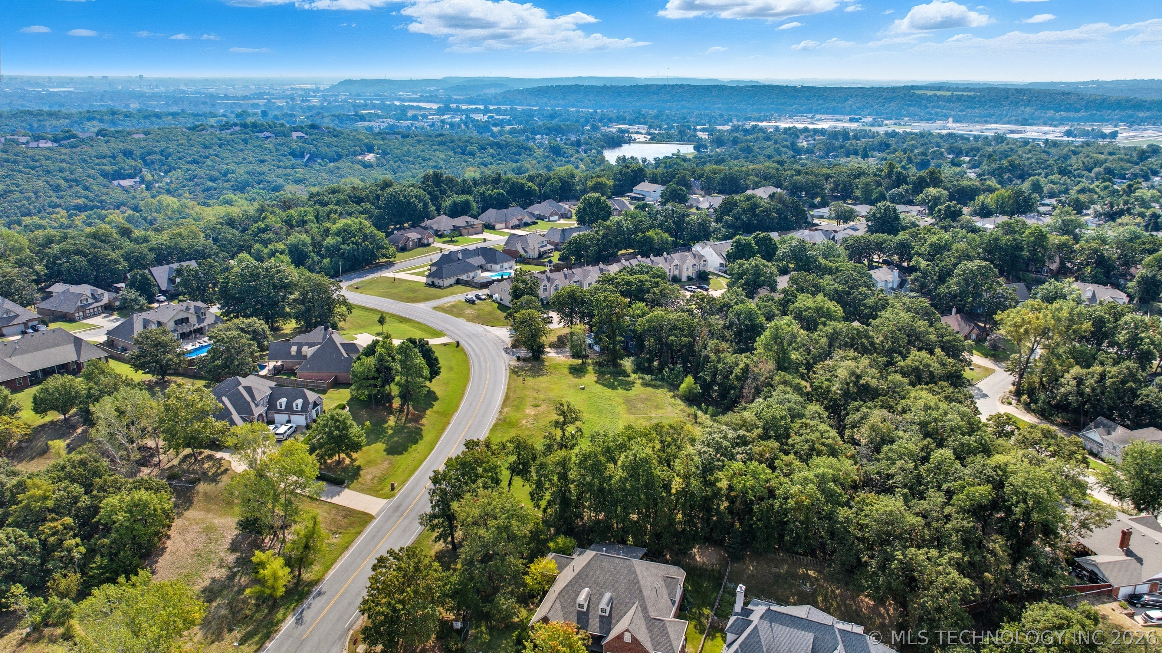 718 E Old North Road Property Photo 8