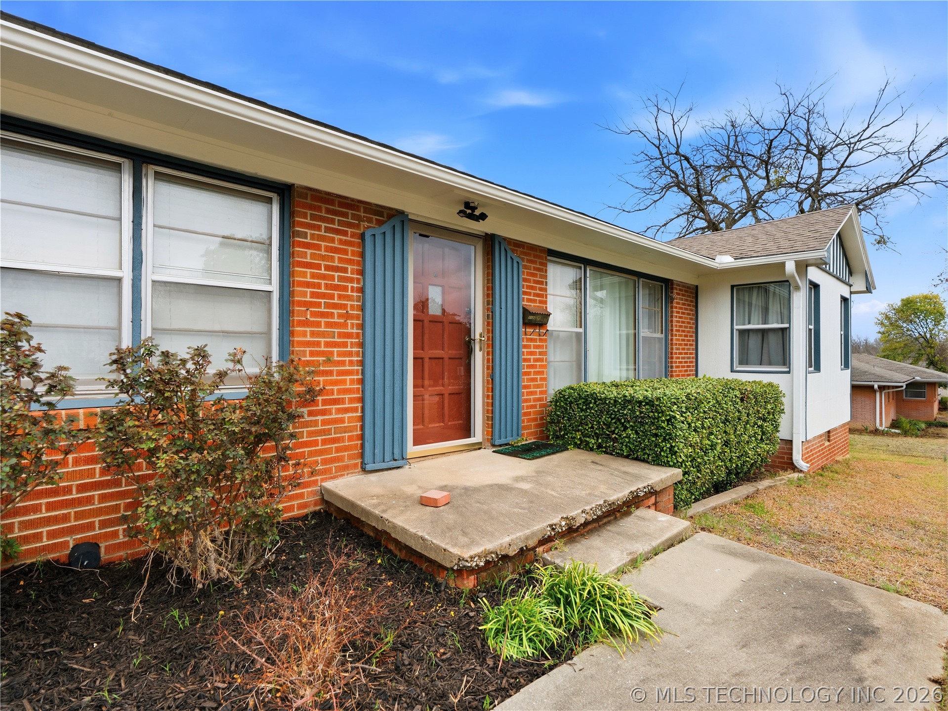 1420 Northcrest Property Photo 3