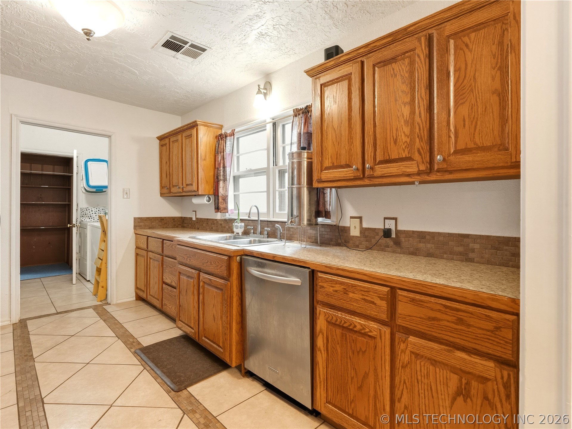 1420 Northcrest Property Photo 11