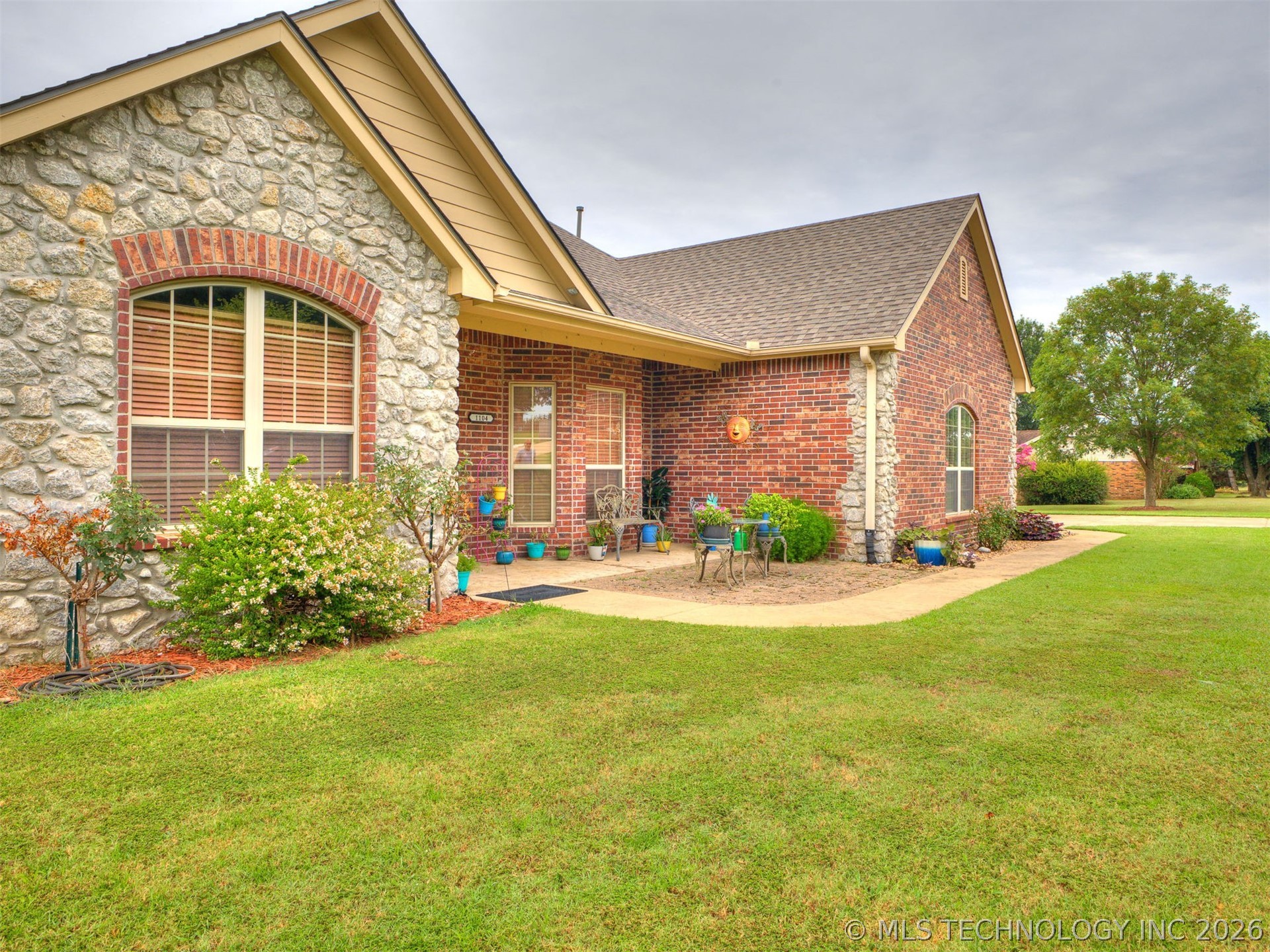 1104 N Scott Avenue Property Photo 2