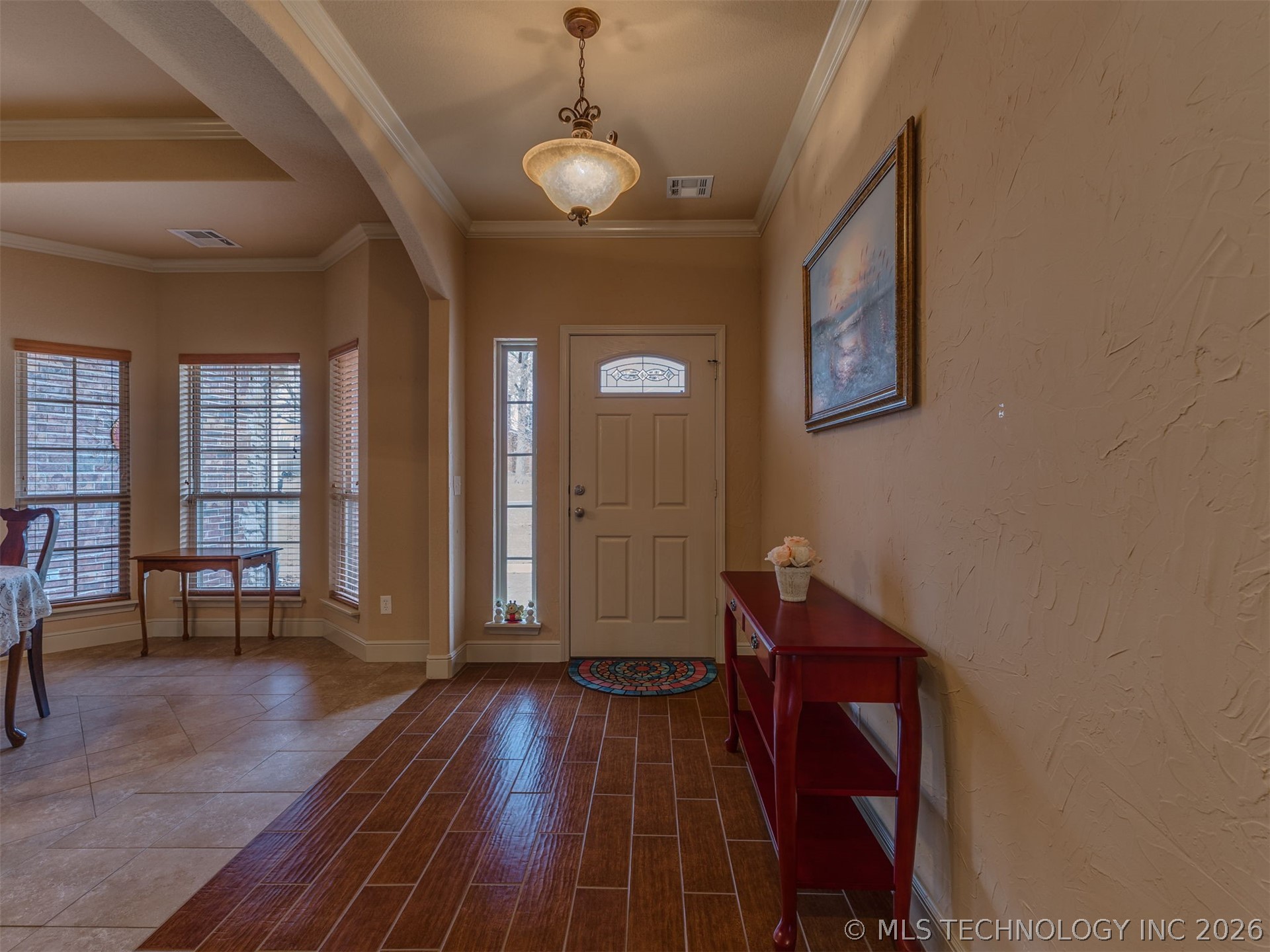 1104 N Scott Avenue Property Photo 5