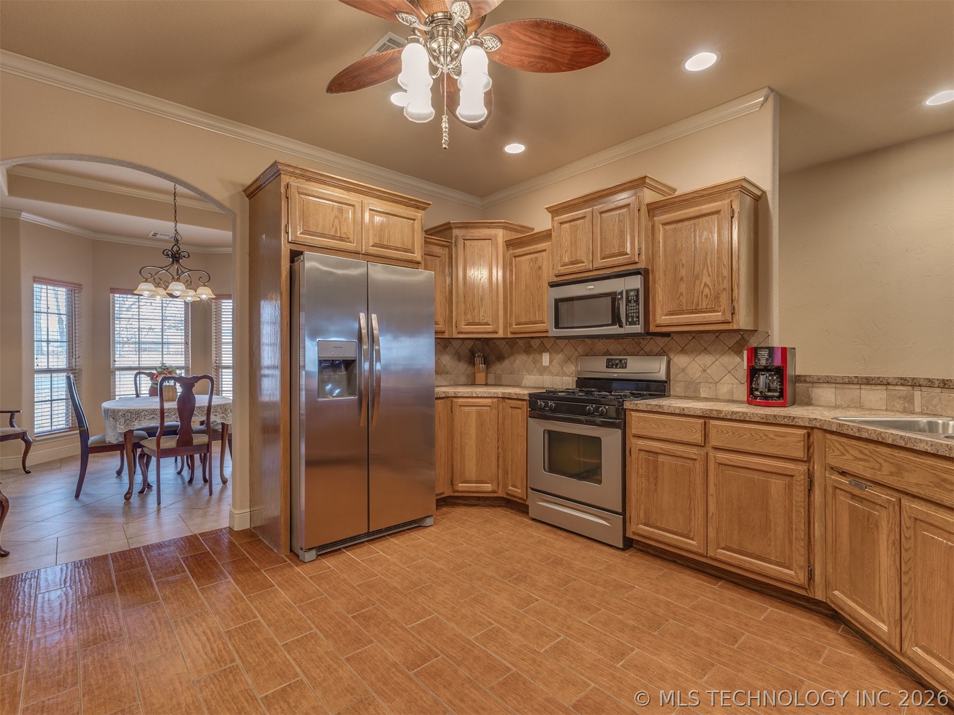 1104 N Scott Avenue Property Photo 8