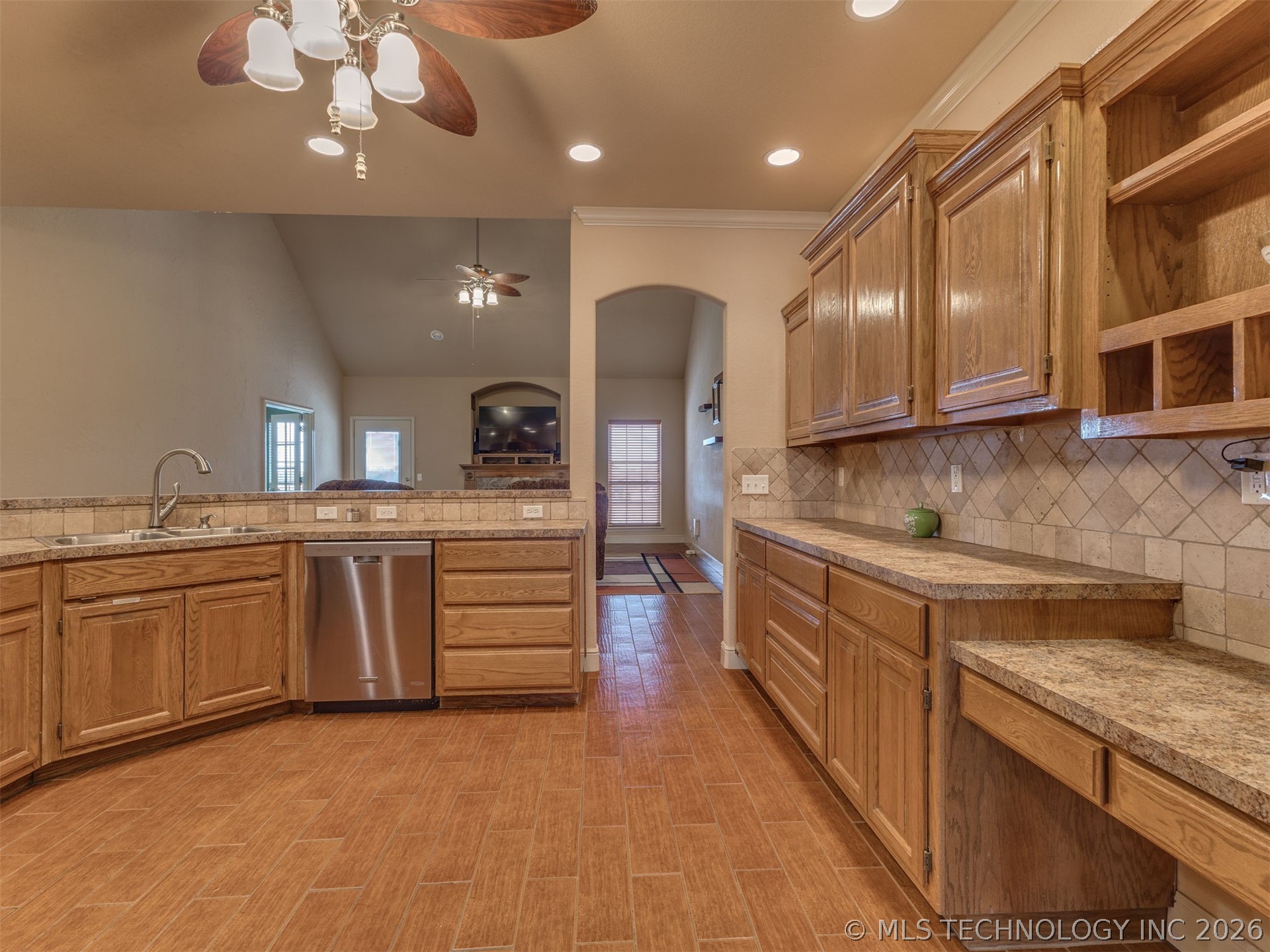 1104 N Scott Avenue Property Photo 10