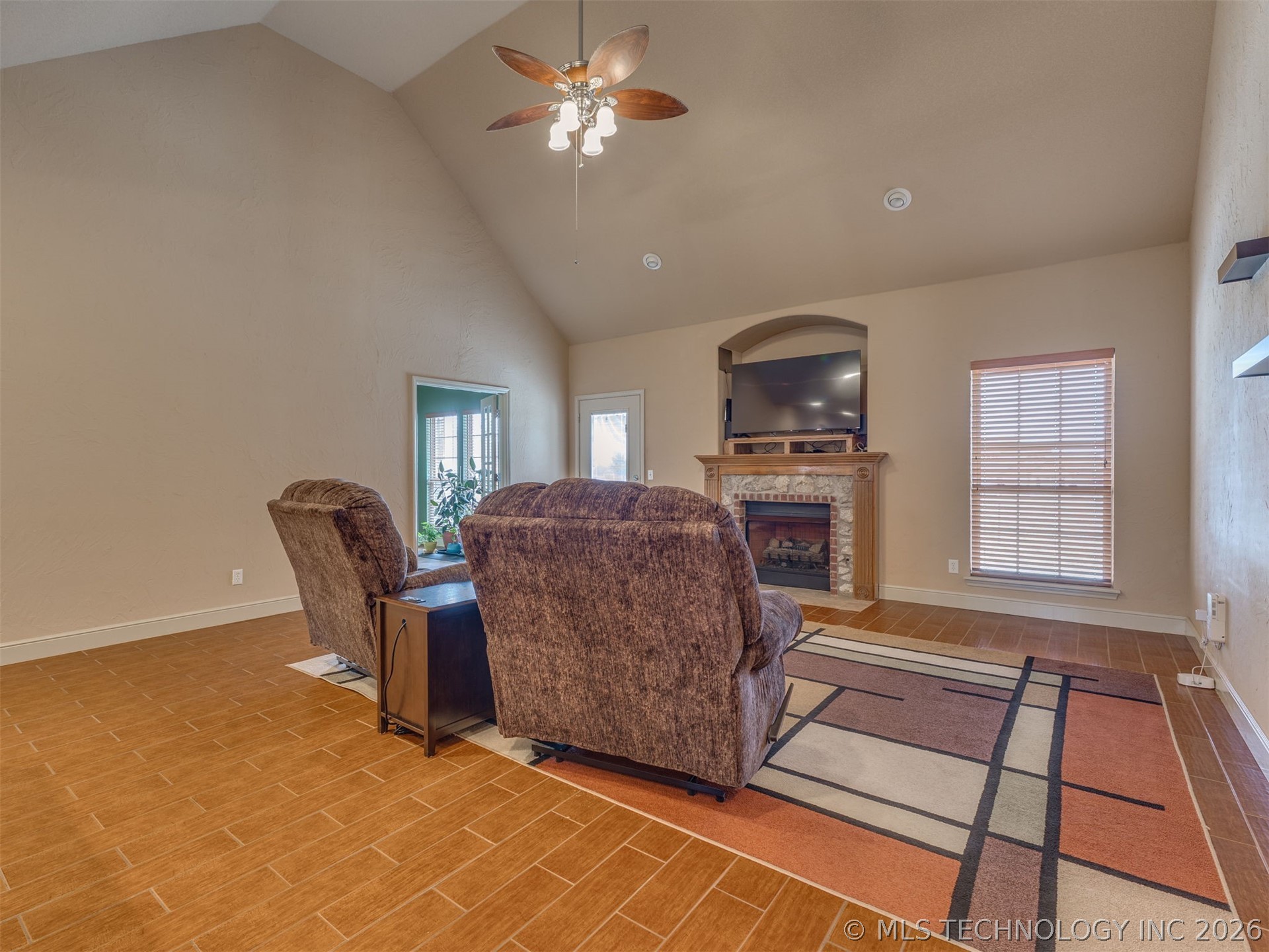 1104 N Scott Avenue Property Photo 15