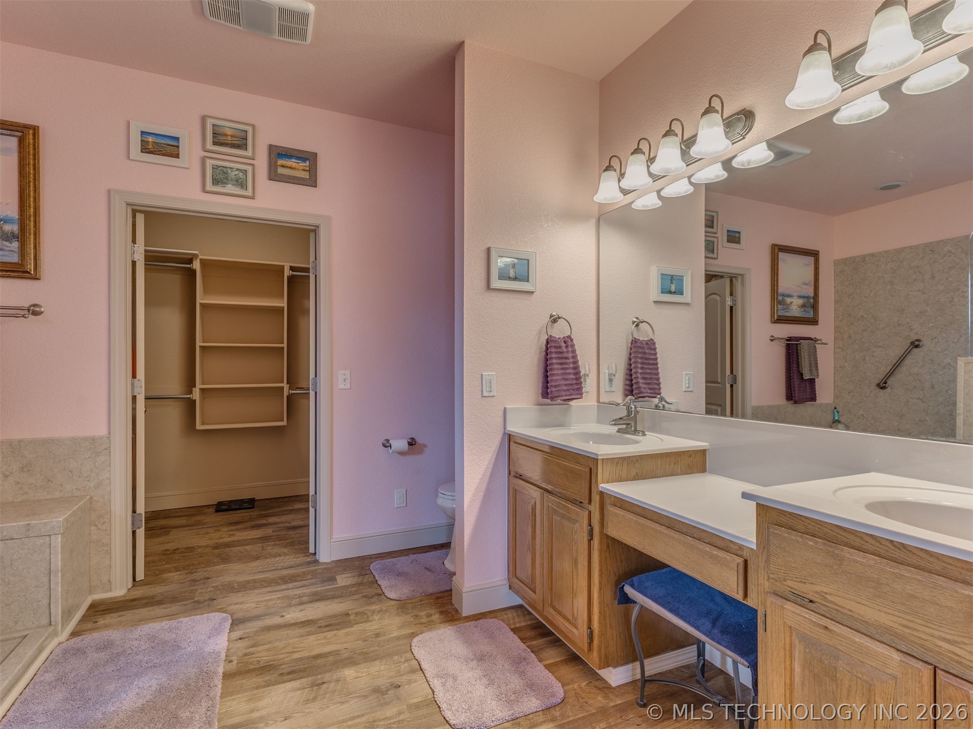 1104 N Scott Avenue Property Photo 23