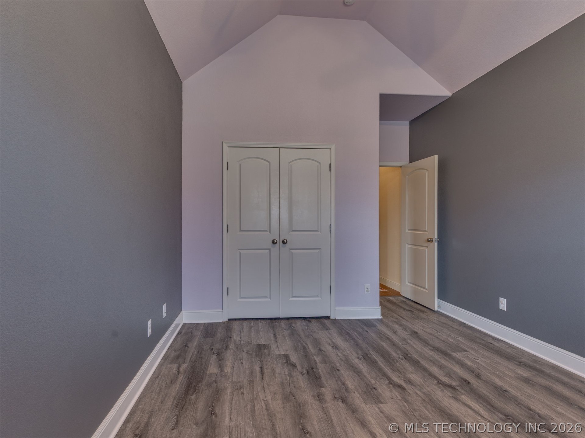 1104 N Scott Avenue Property Photo 28