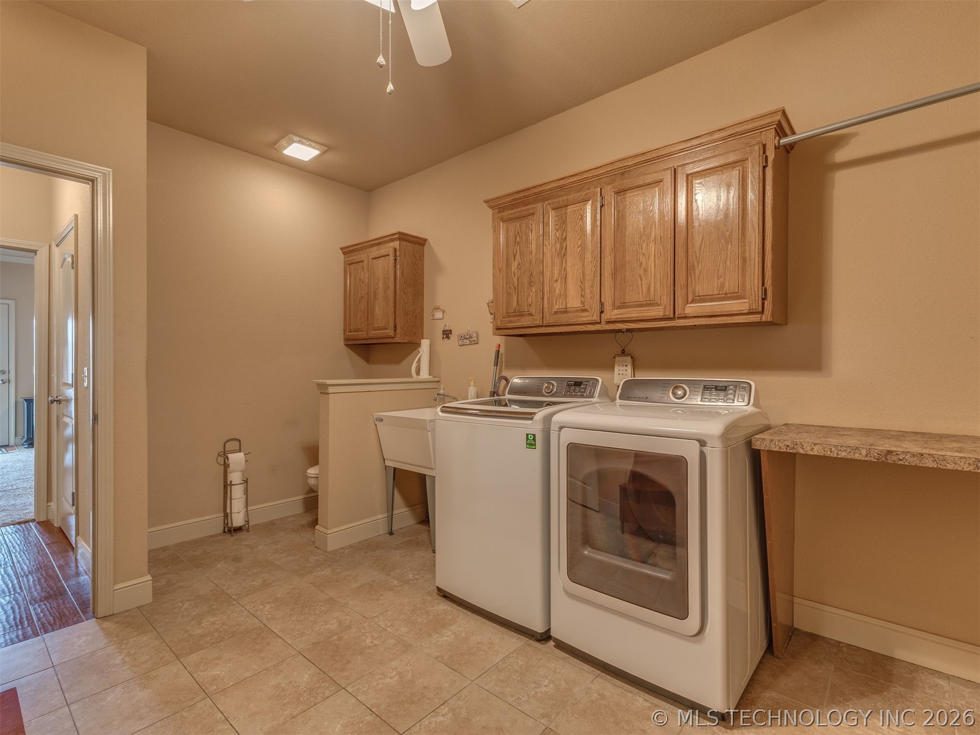 1104 N Scott Avenue Property Photo 36