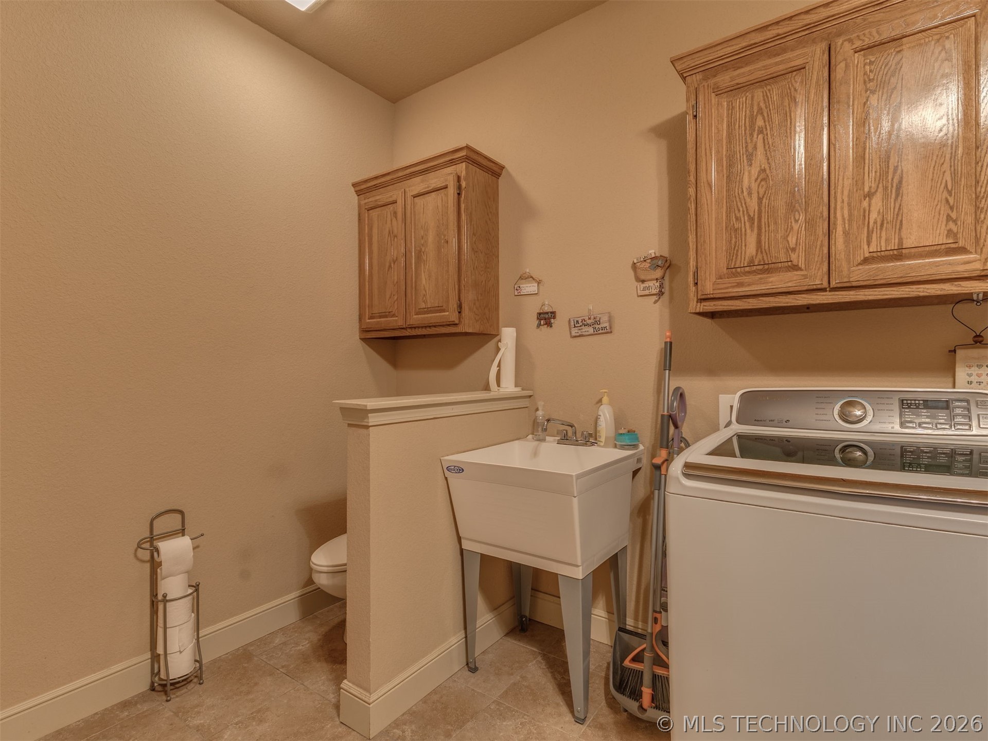 1104 N Scott Avenue Property Photo 37
