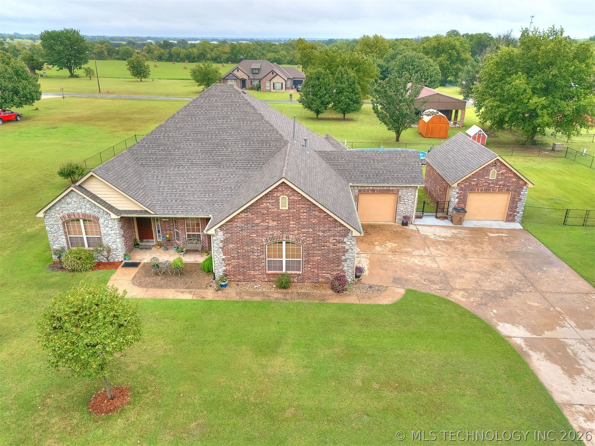 1104 N Scott Avenue Property Photo 48
