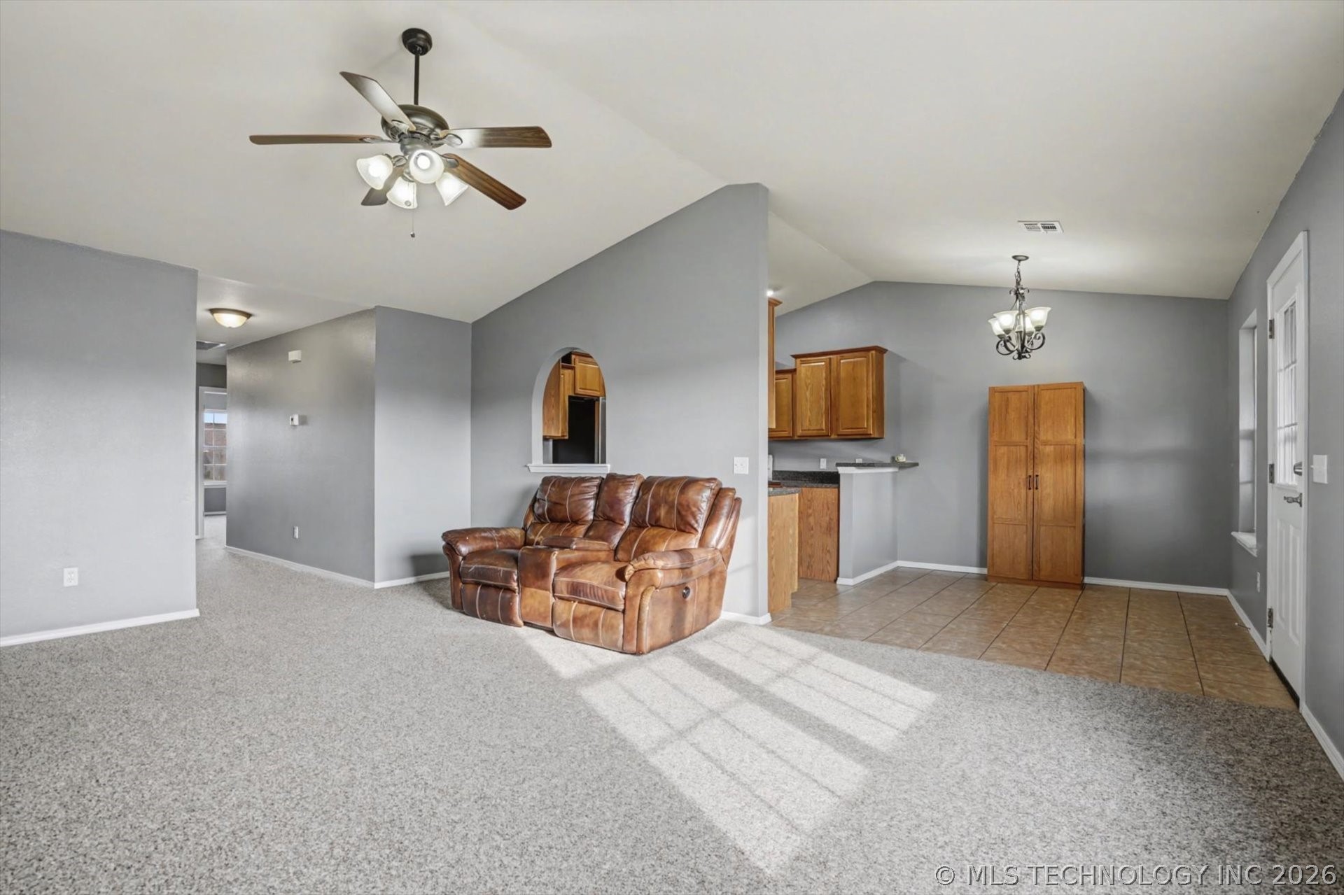 11101 N 120th East Avenue Property Photo 6