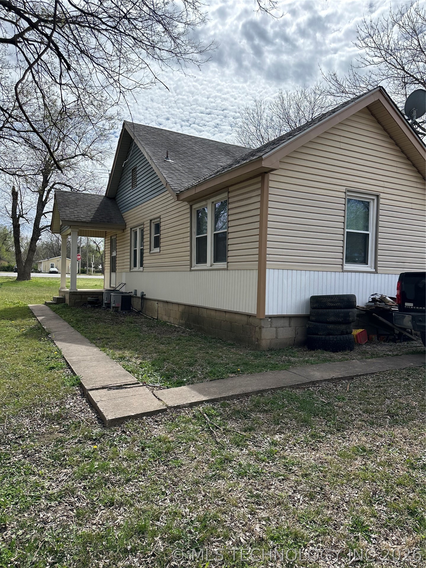 1407 E 66th Street North Property Photo 3