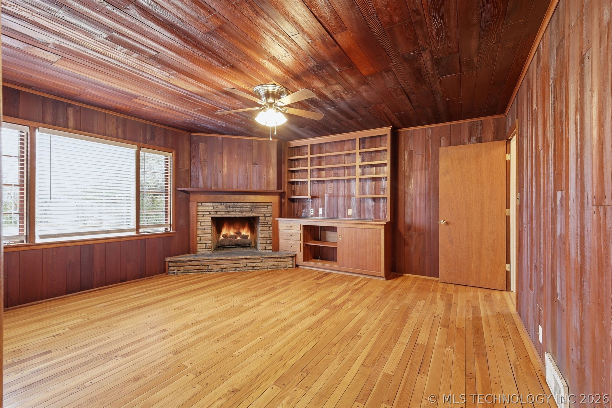 4635 E 37th Place Property Photo 10