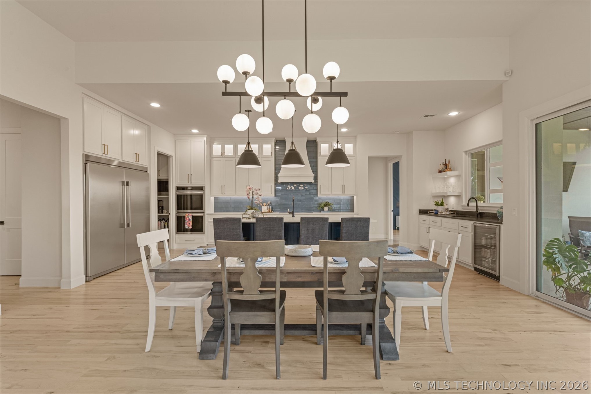 12031 S Urbana Avenue Property Photo 5